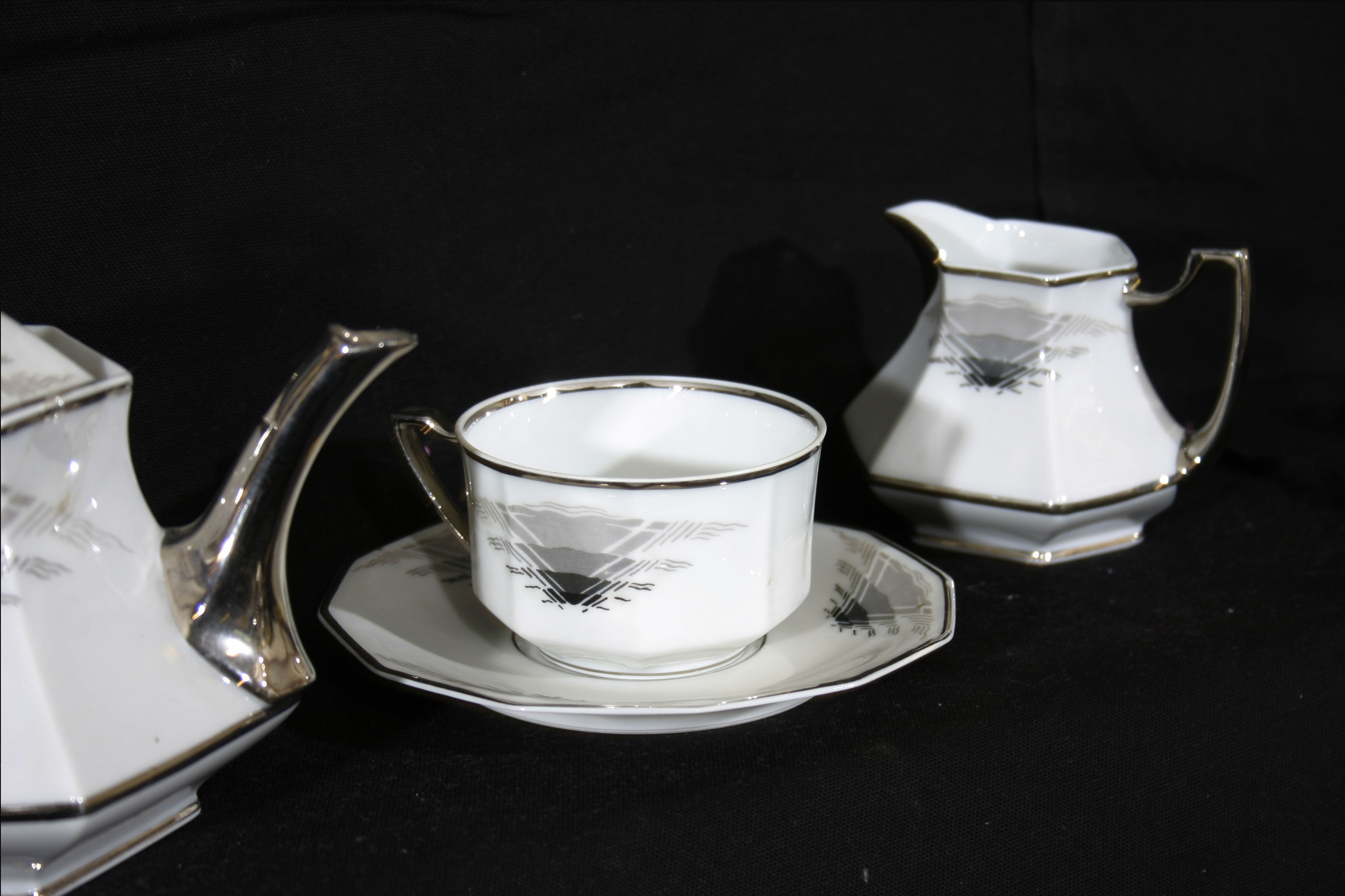 Service to the Art Deco, Limoges, signed Paul Pastaud