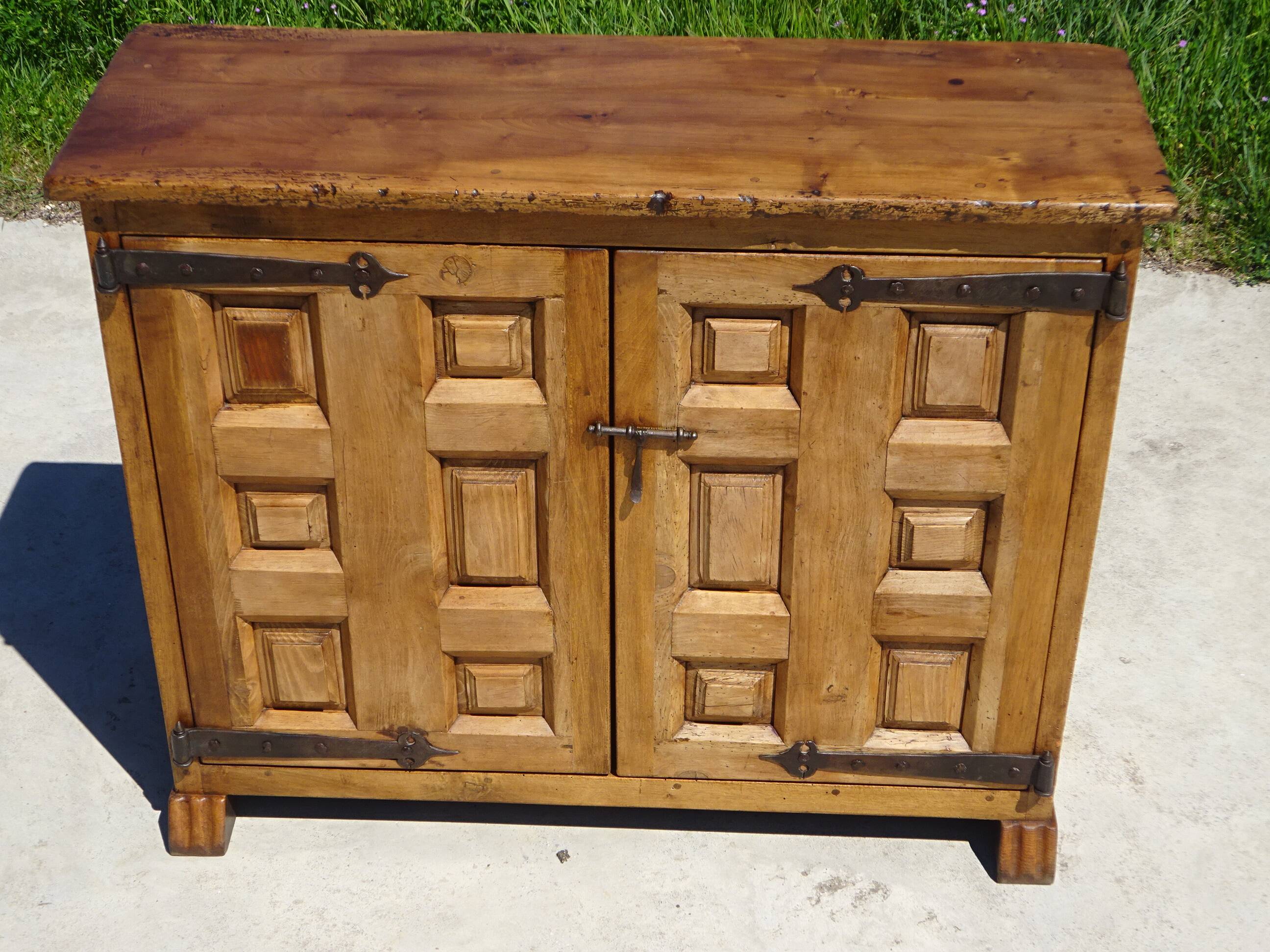 Old Tuscan sideboard, shallow depth