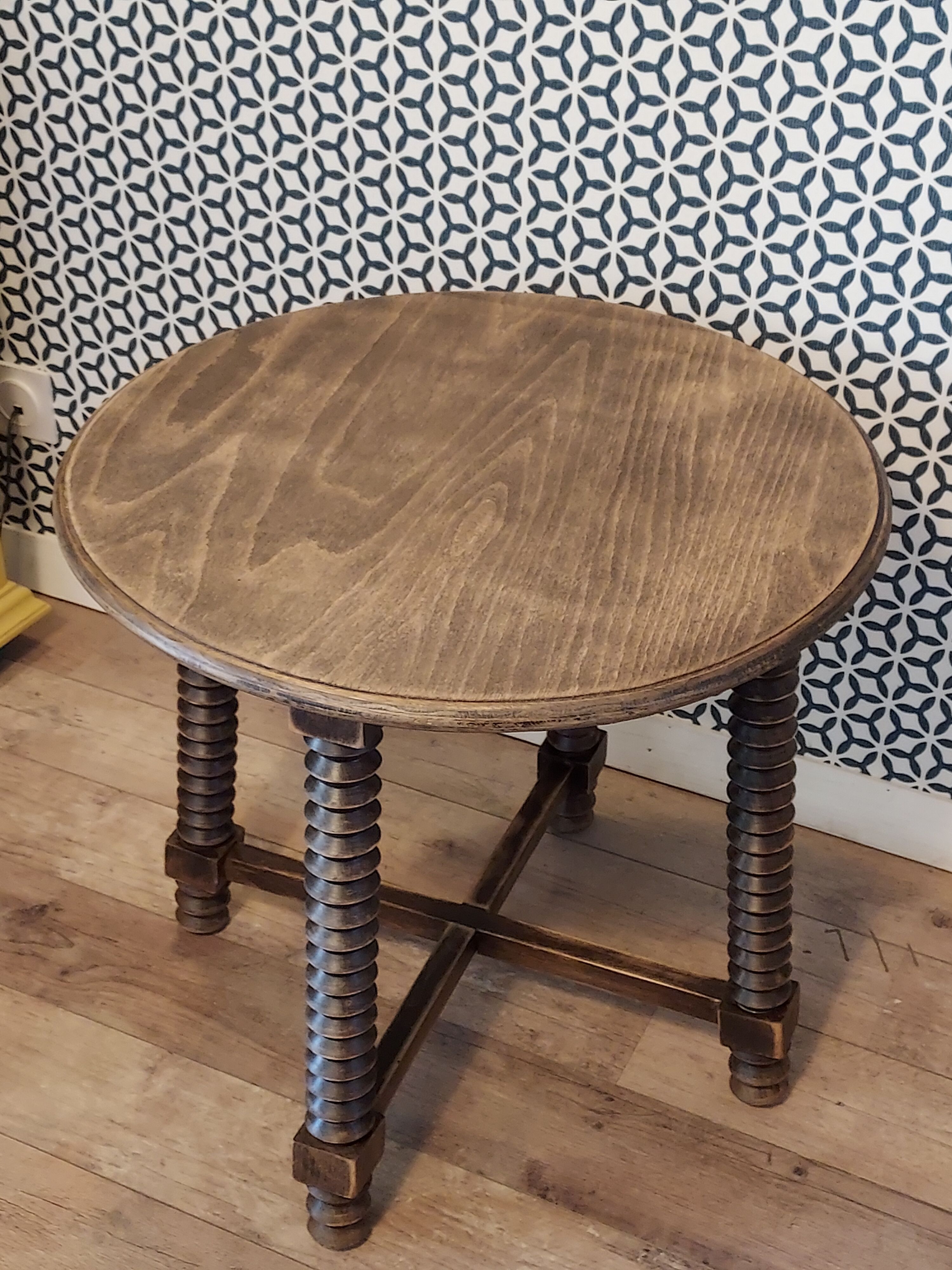 Side table turned wooden legs