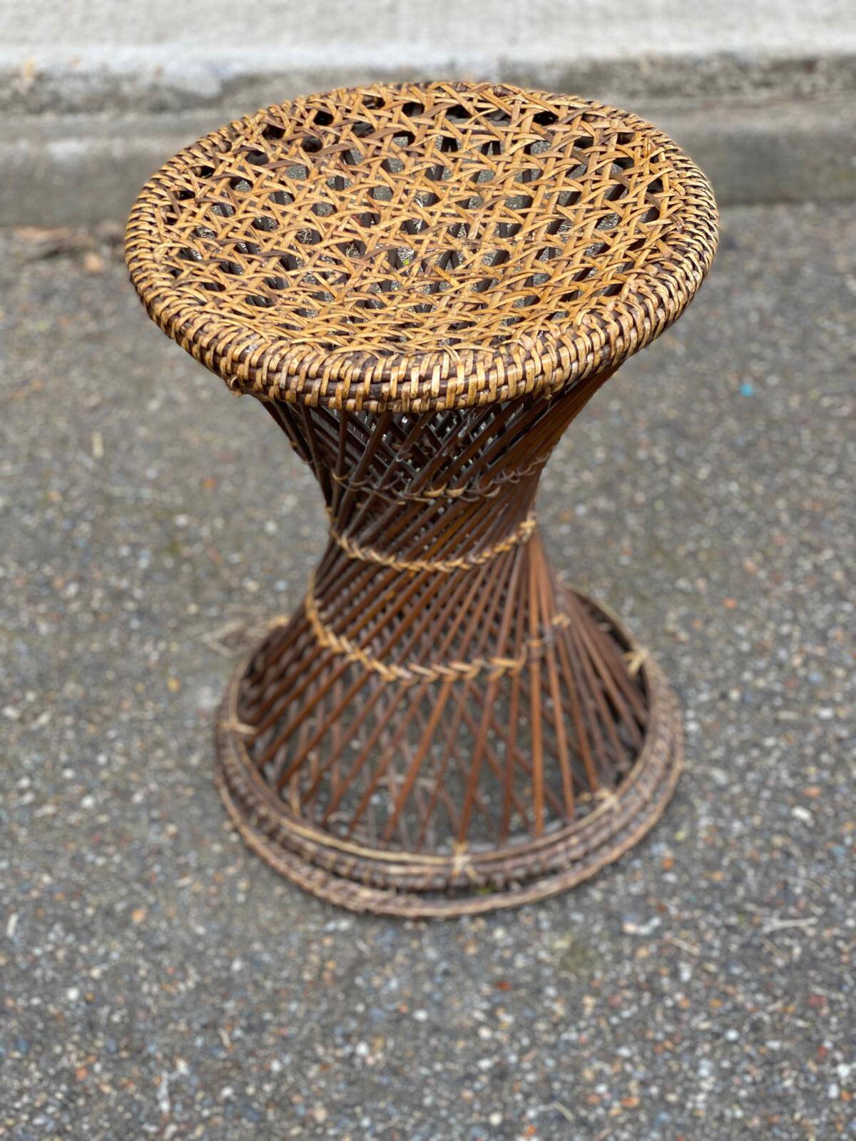Round tamtam diabolo stool in rattan and woven wicker.