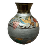 Vase boule en laiton émaillé ancien
