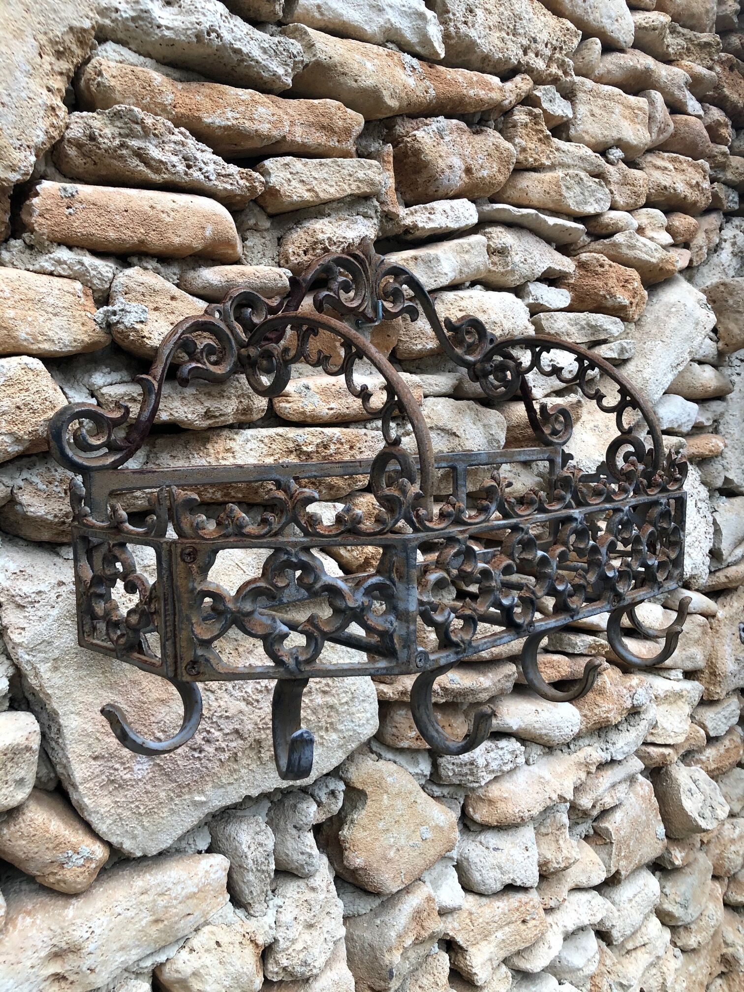 Jardinière murale en fonte