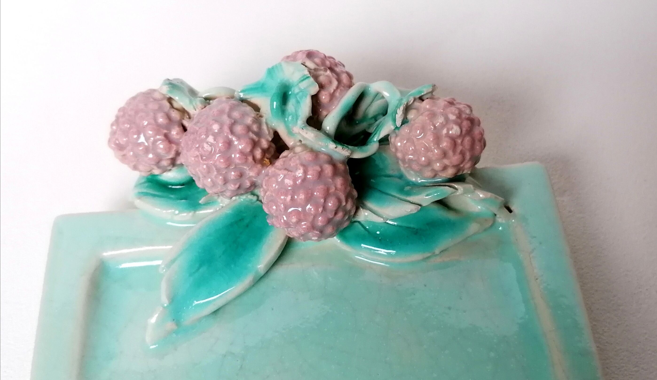 Keramos Sèvres slurry cake dish