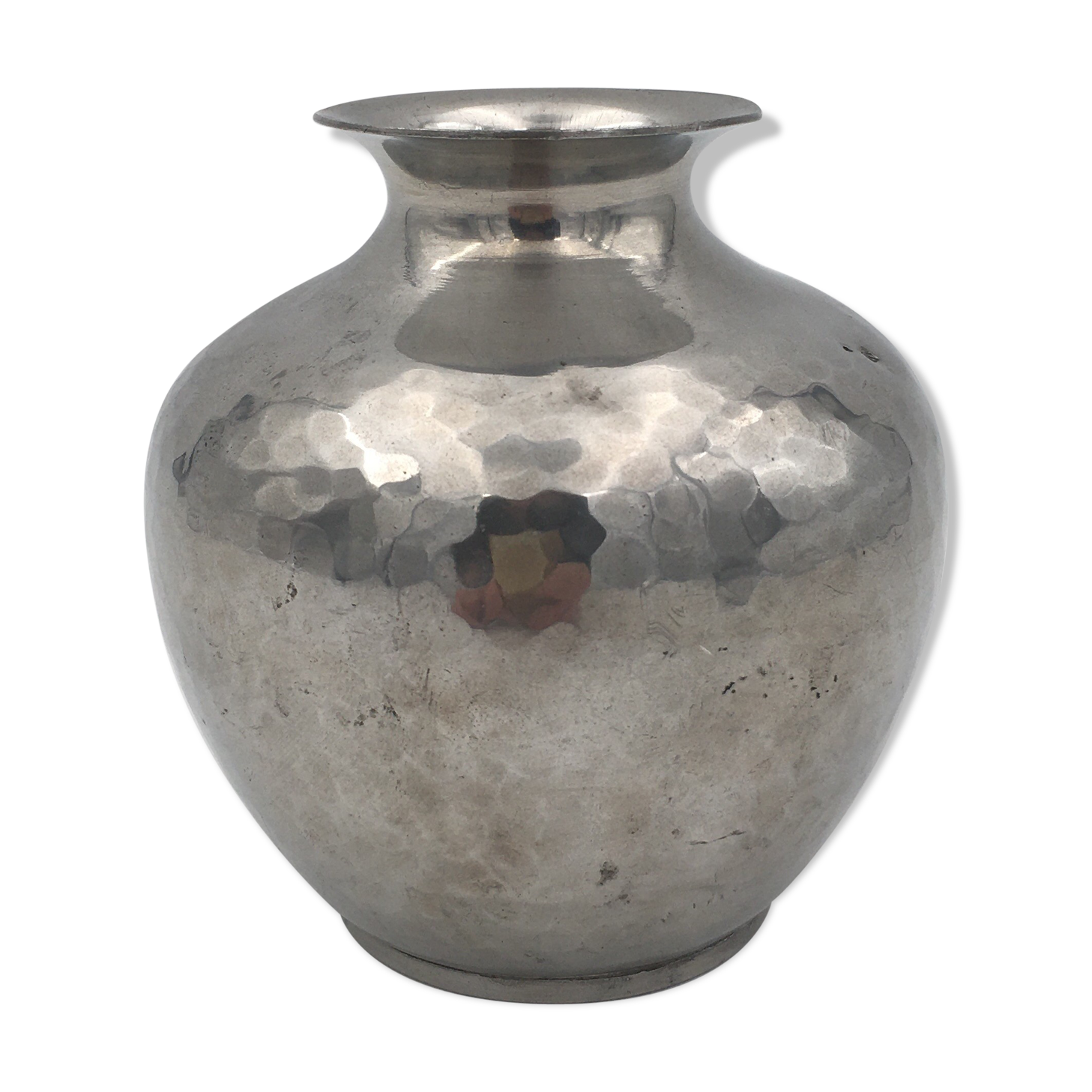 Vase ball in shiny hammered pewter, art deco, signed Chanal - 1910's