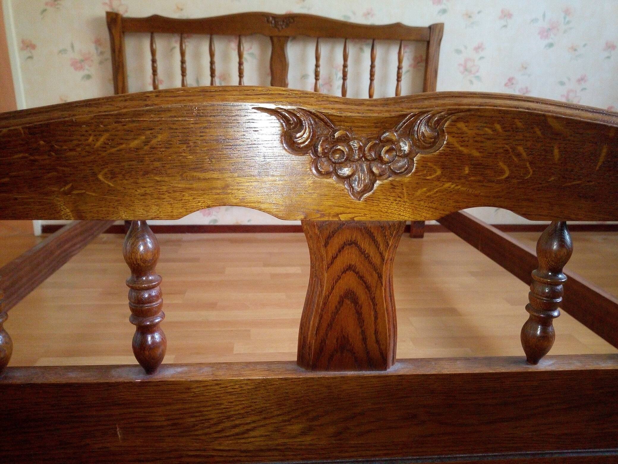 140 x 190 oak bed from the 70s