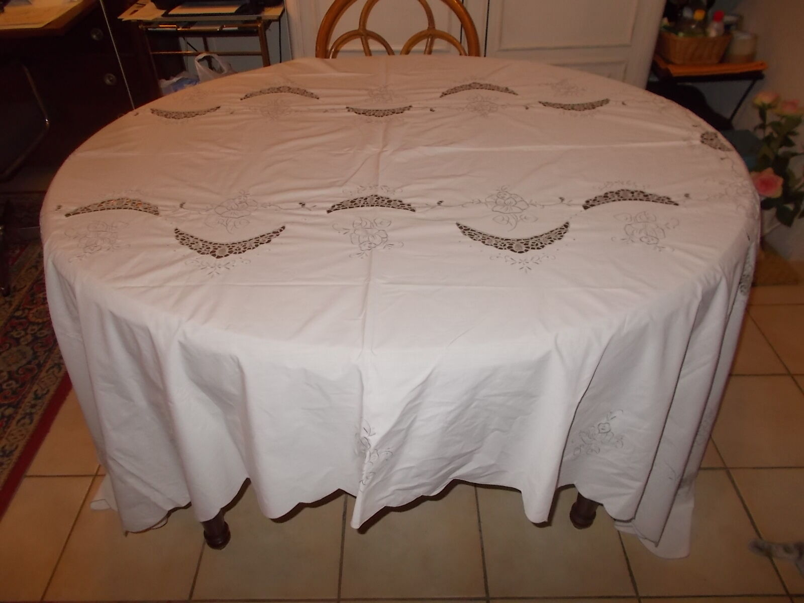 Vintage embroidered tablecloth 250 x 170 and 12 towels