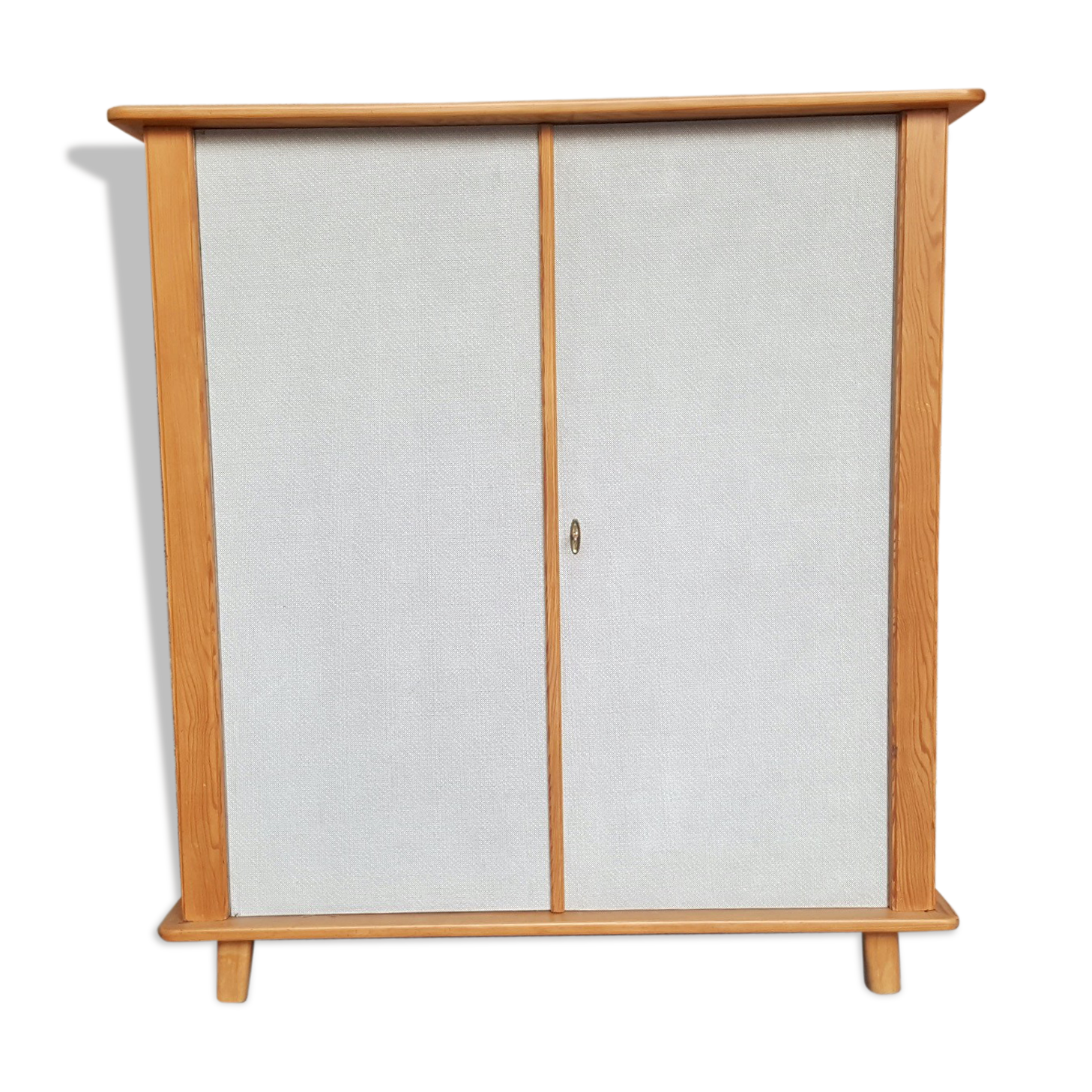 Armoire penderie vintage en bois et tissus, pieds compas Selency