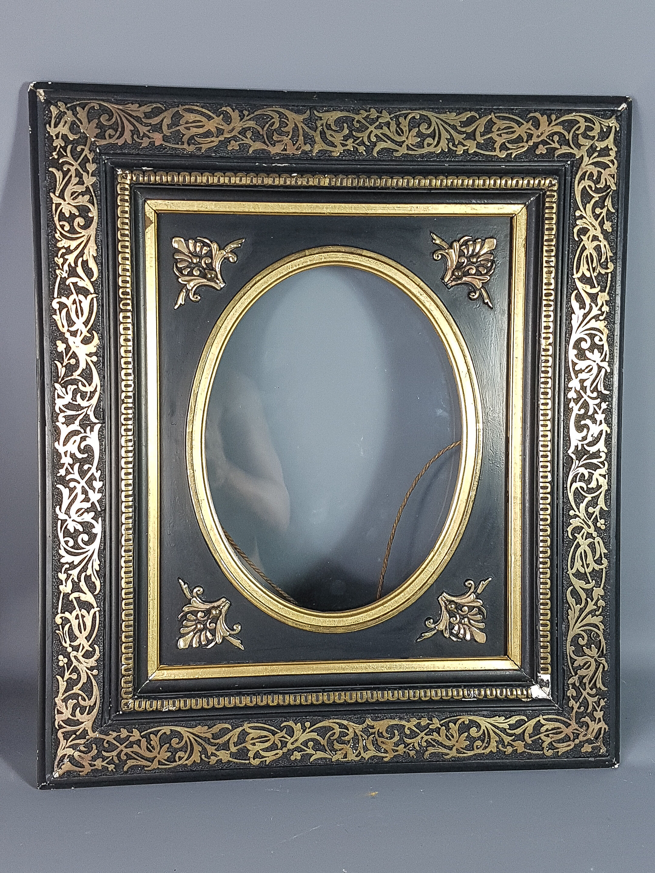 Napoleon III black and gold laqué frame, oval view 46x40 cm
