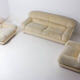 Elegant Italian lounge chairs in cream coloured fabric, 1970s