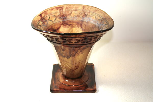 Vase en verre pressé, Art Déco