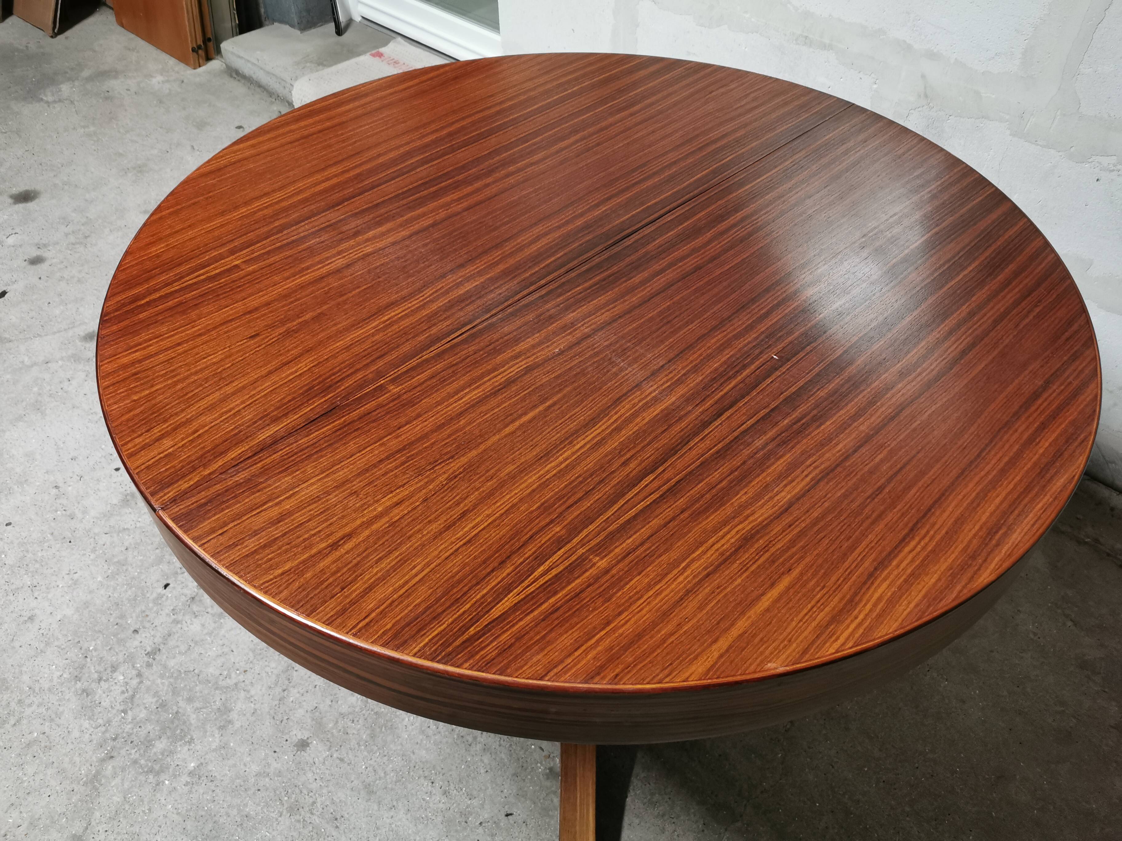 Rosewood extendable round table by Luigi Bartolini. vintage dining room 1960/70