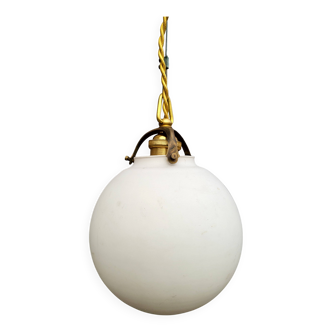 Opaline snowball suspension