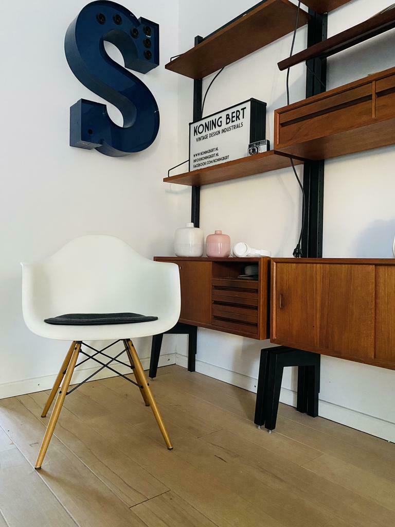 Fauteuil DAW par Charles et Ray Eames, édition Vitra