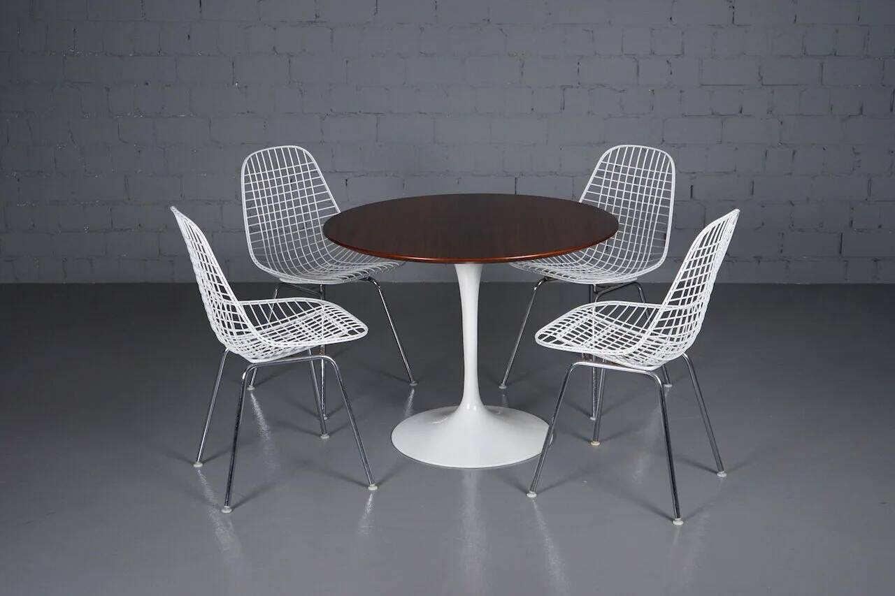 Rosewood tulip dining table by Eero Saarinen for Knoll Int.