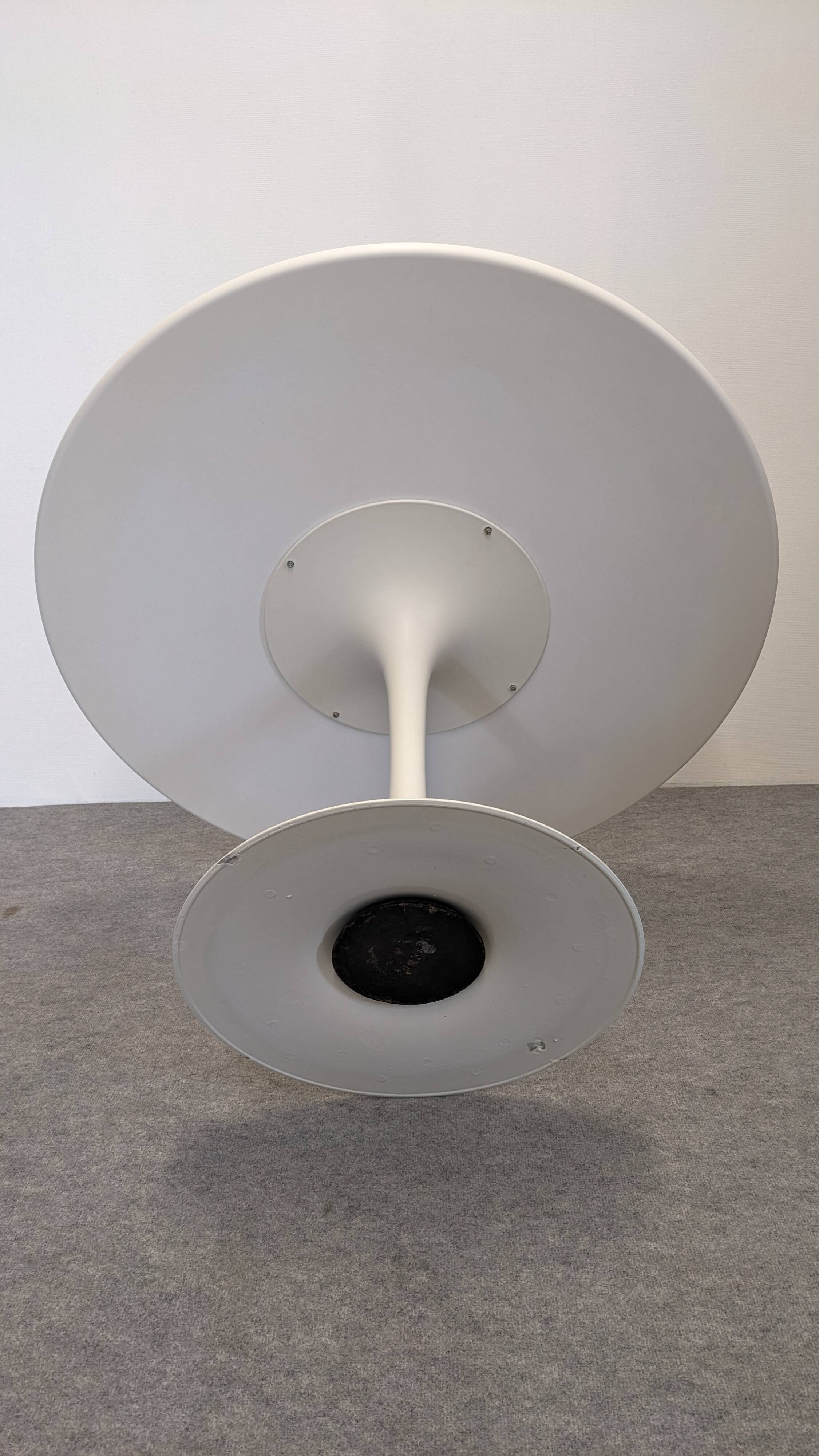 Space Age tulip round table by Maurice Burke for Arkana, 1960s-70s