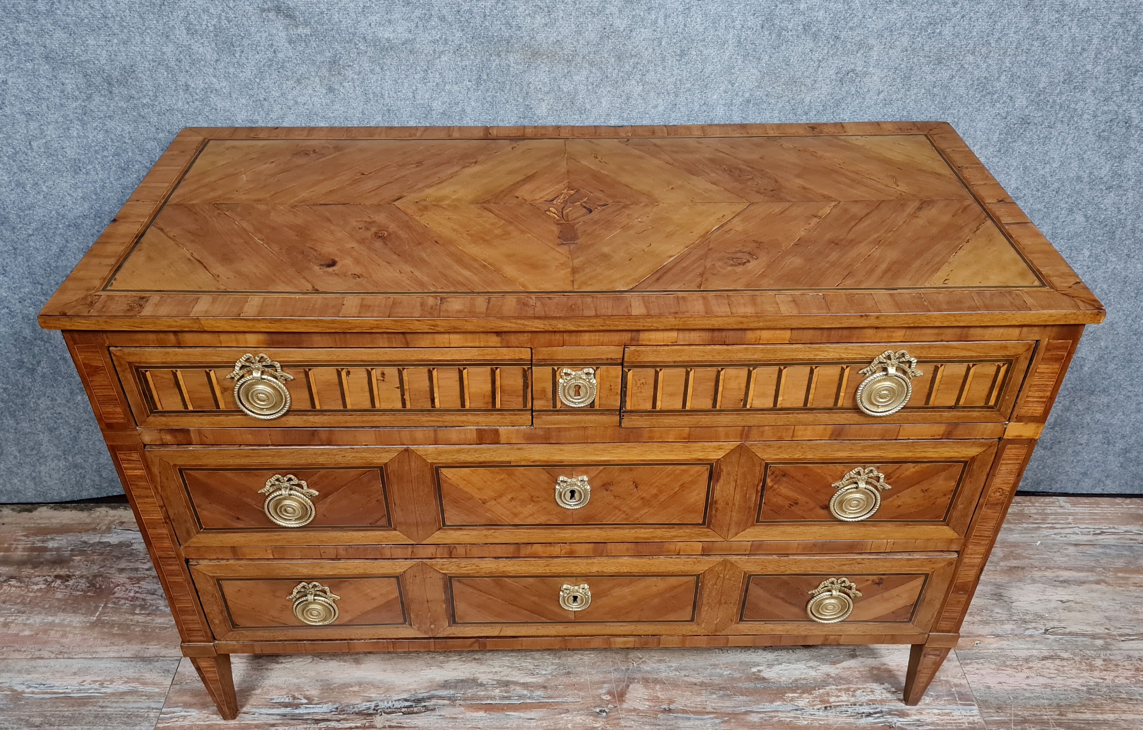 Commode Grenobloise Louis XVI era in precious wood marquetry around 1760-1780