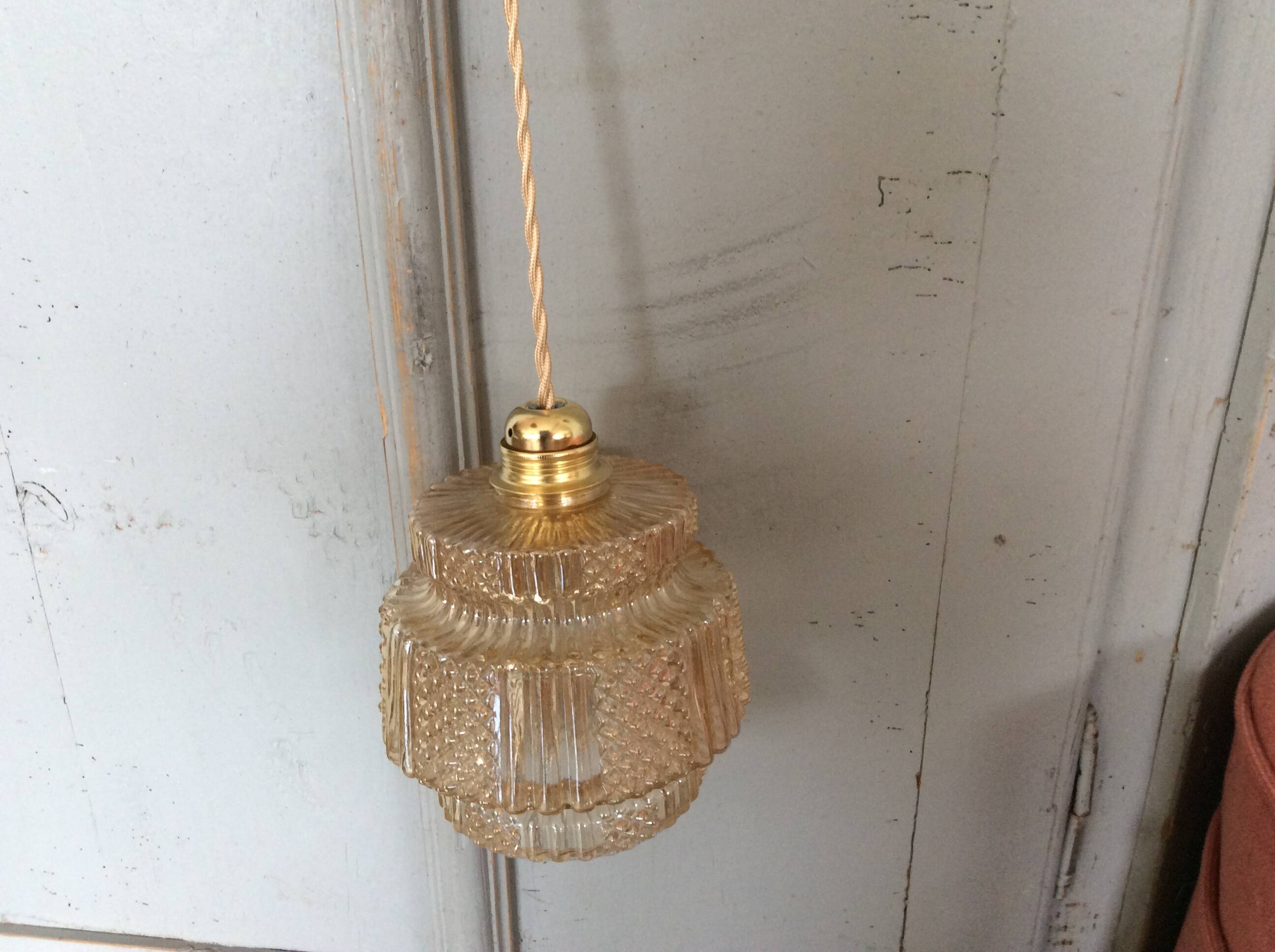 Glass pendant light