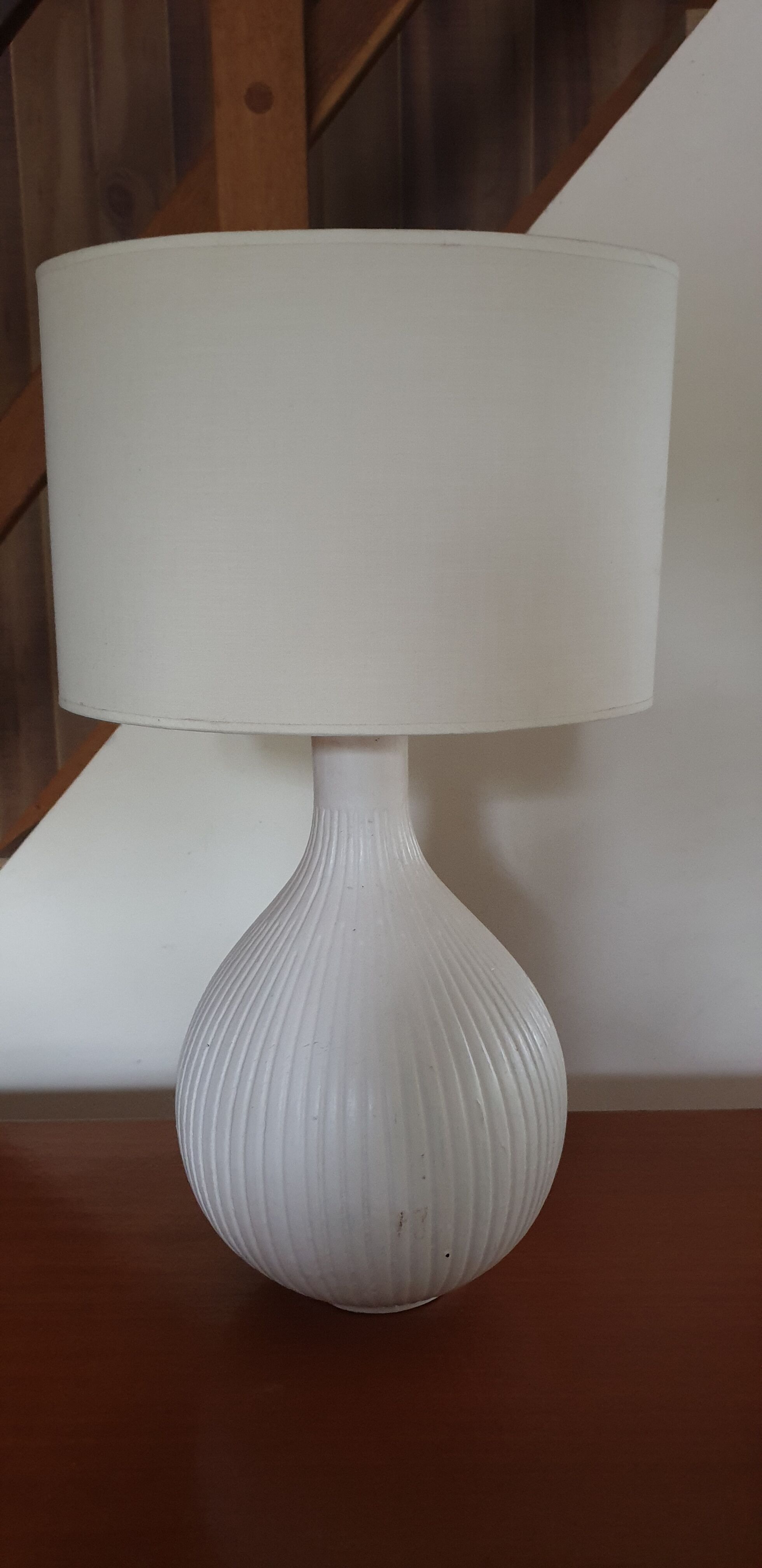 Table lamp ovoid shape with lampshade