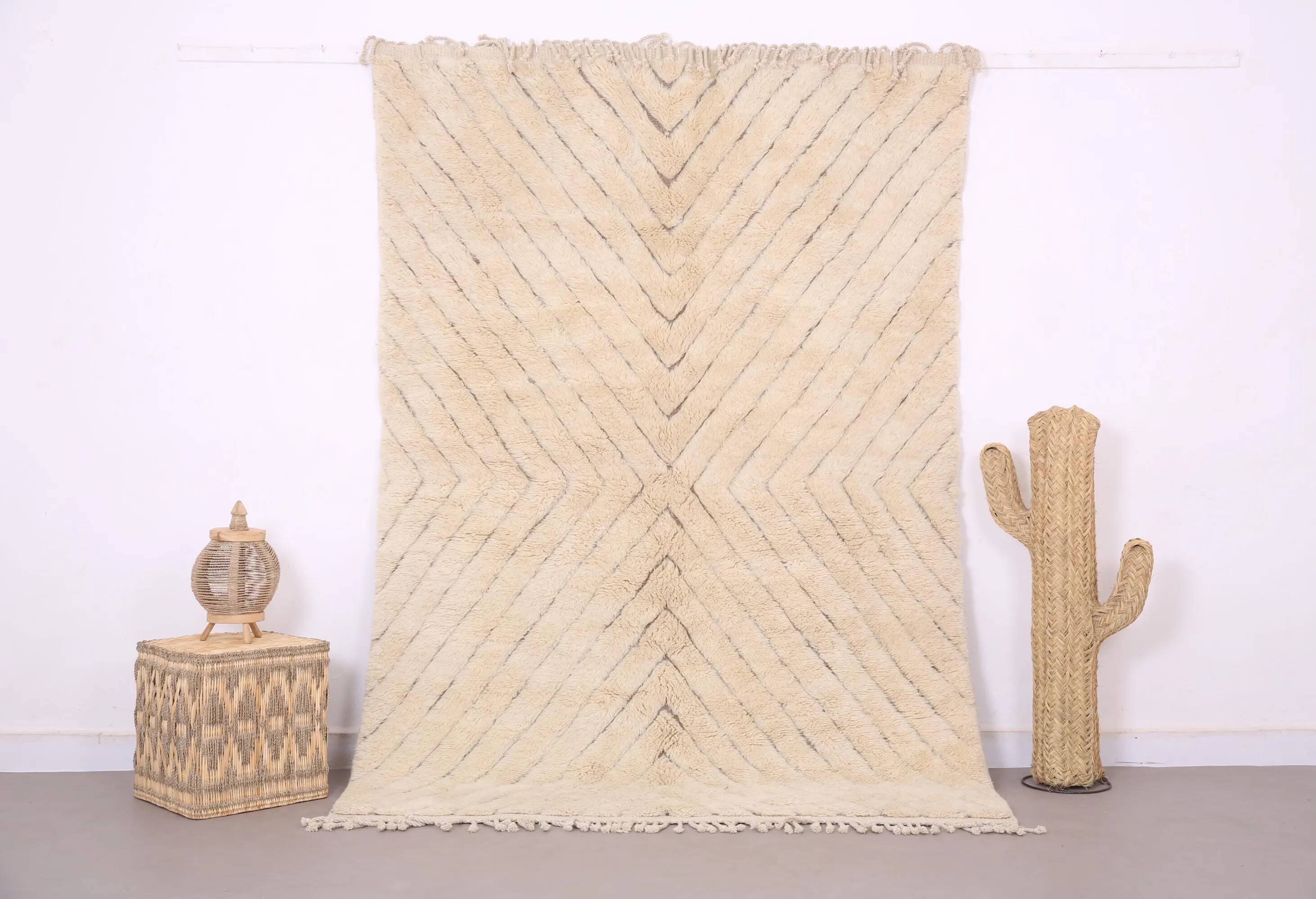 Moroccan handwoven wool rug, 250x150 cm, traditional style.