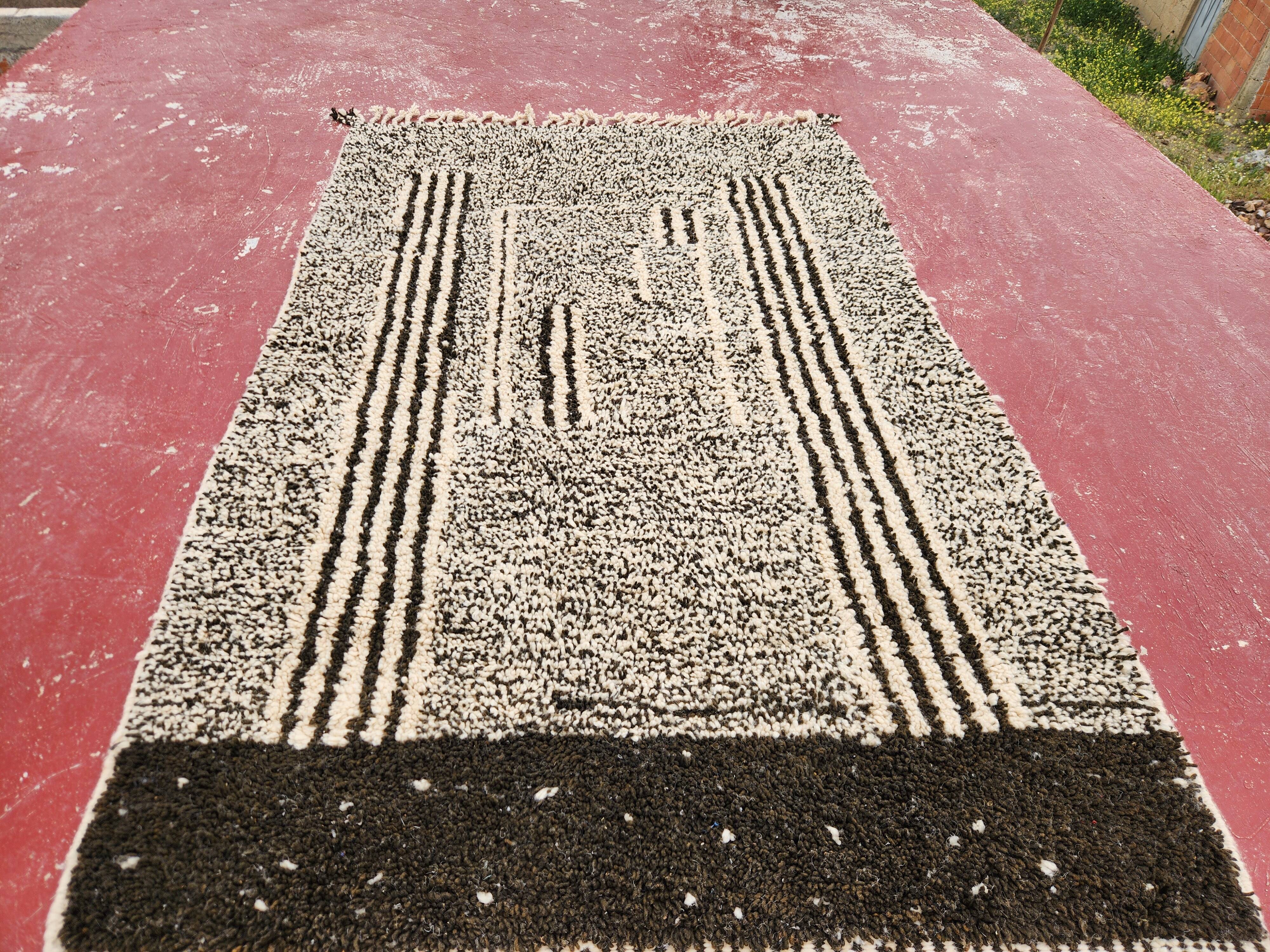 Authentic Beni Ouarain Rug 236x152 cm – Natural Cream Wool