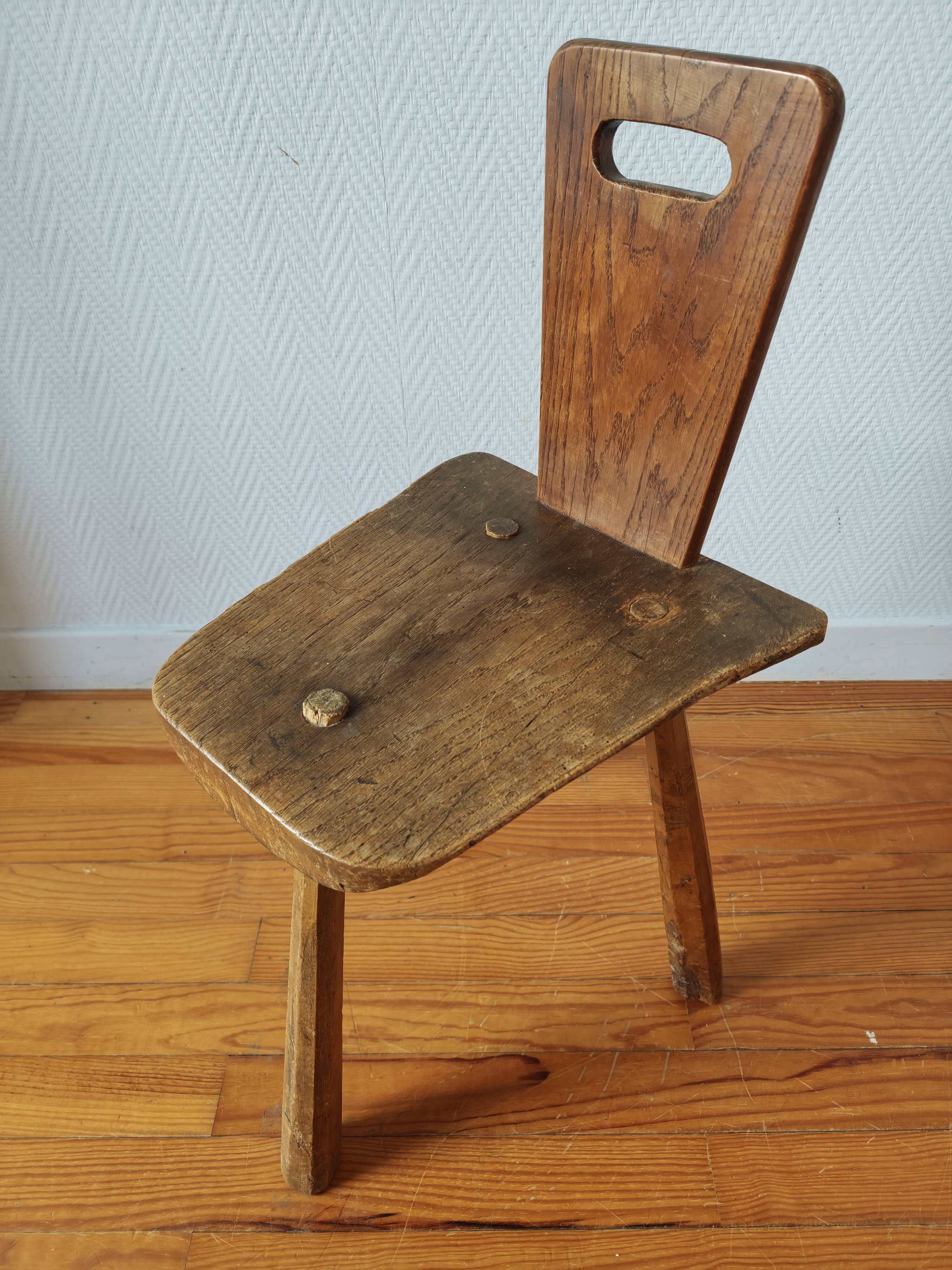 Tripod chair in solid wood – Handcrafted – Brutalist spirit