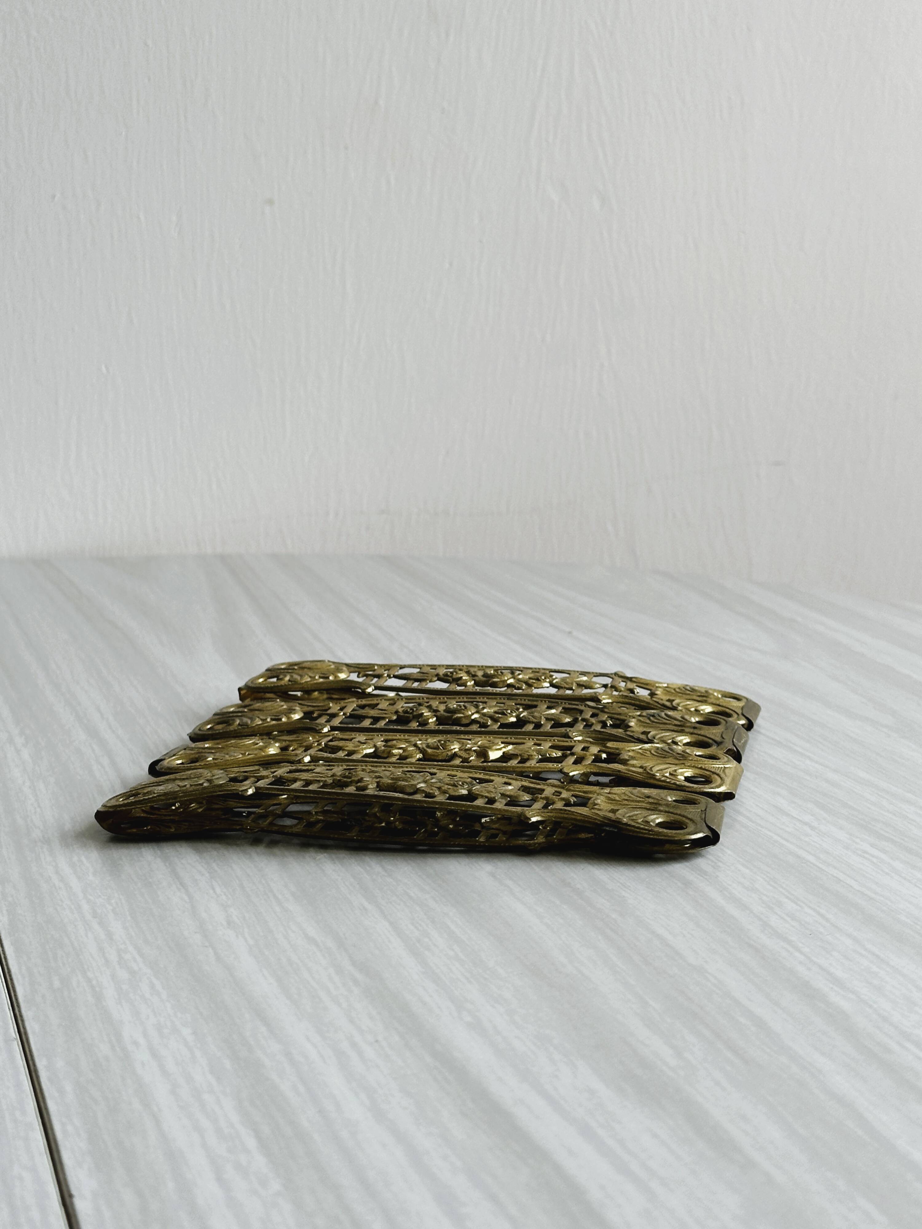 4 napkin rings - napkin holder - metal cutlery with golden rose flowers.