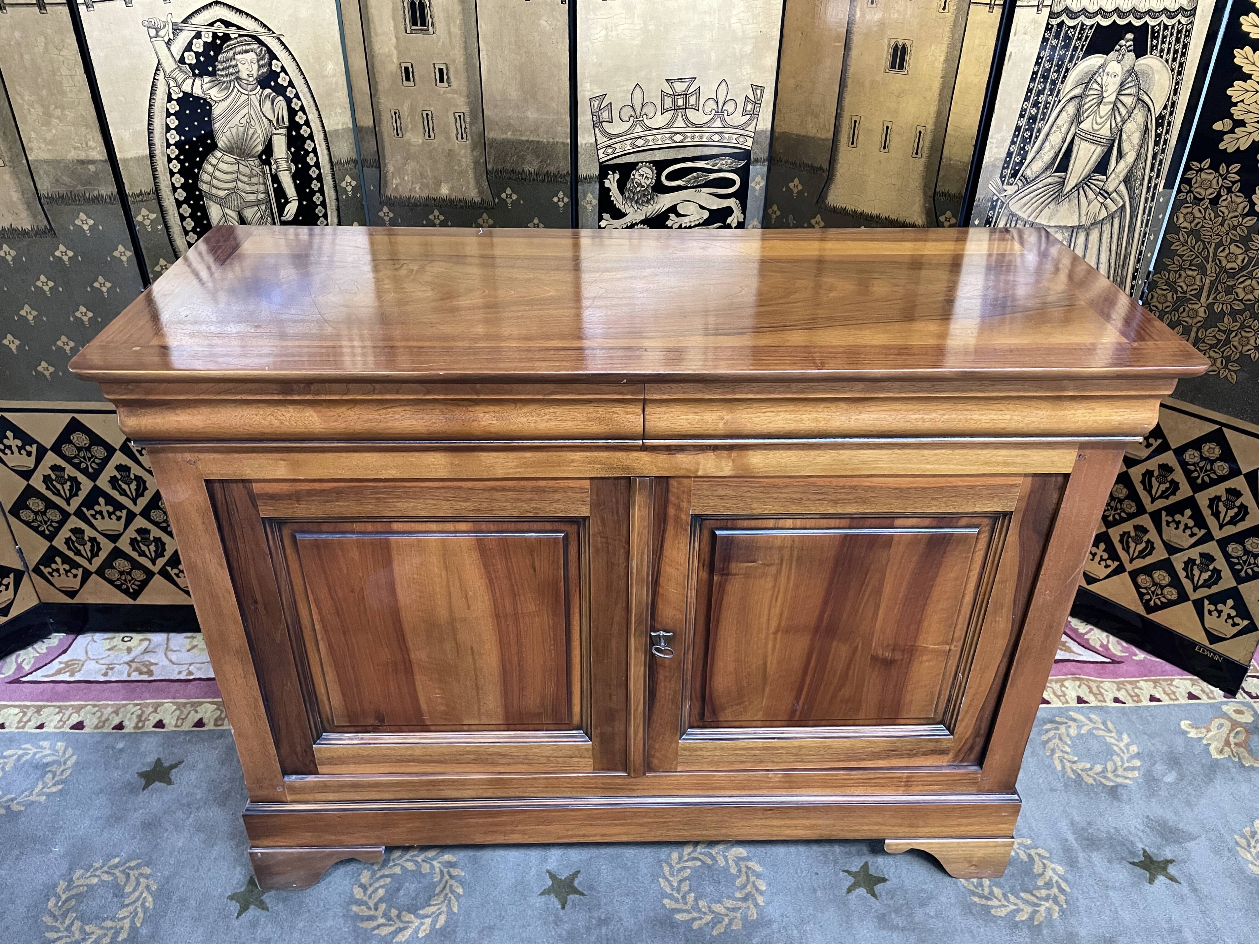 Buffet low Style Louis Philippe in walnut