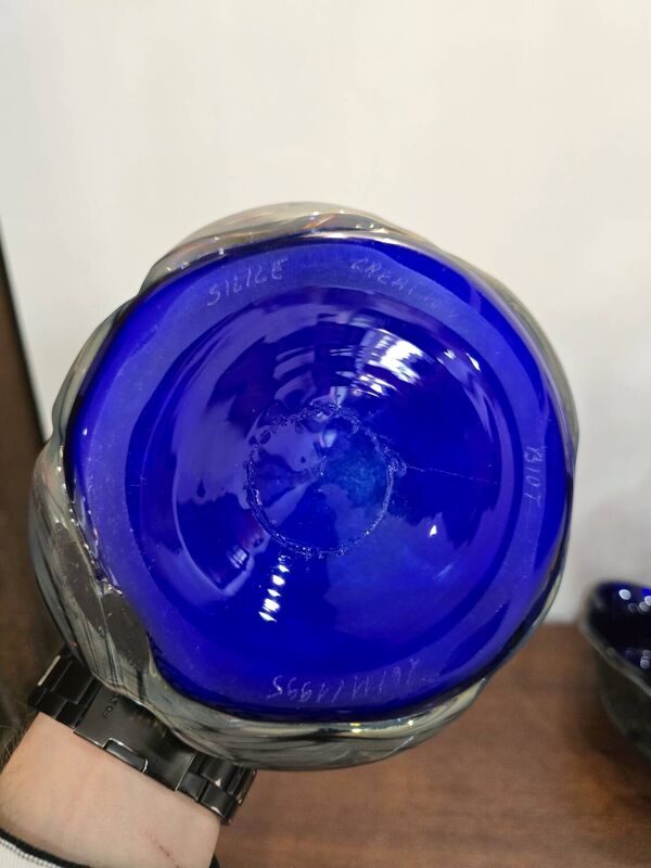 Vase en verre soufflé bleu cobalt – Silice Création Biot – 39 cm