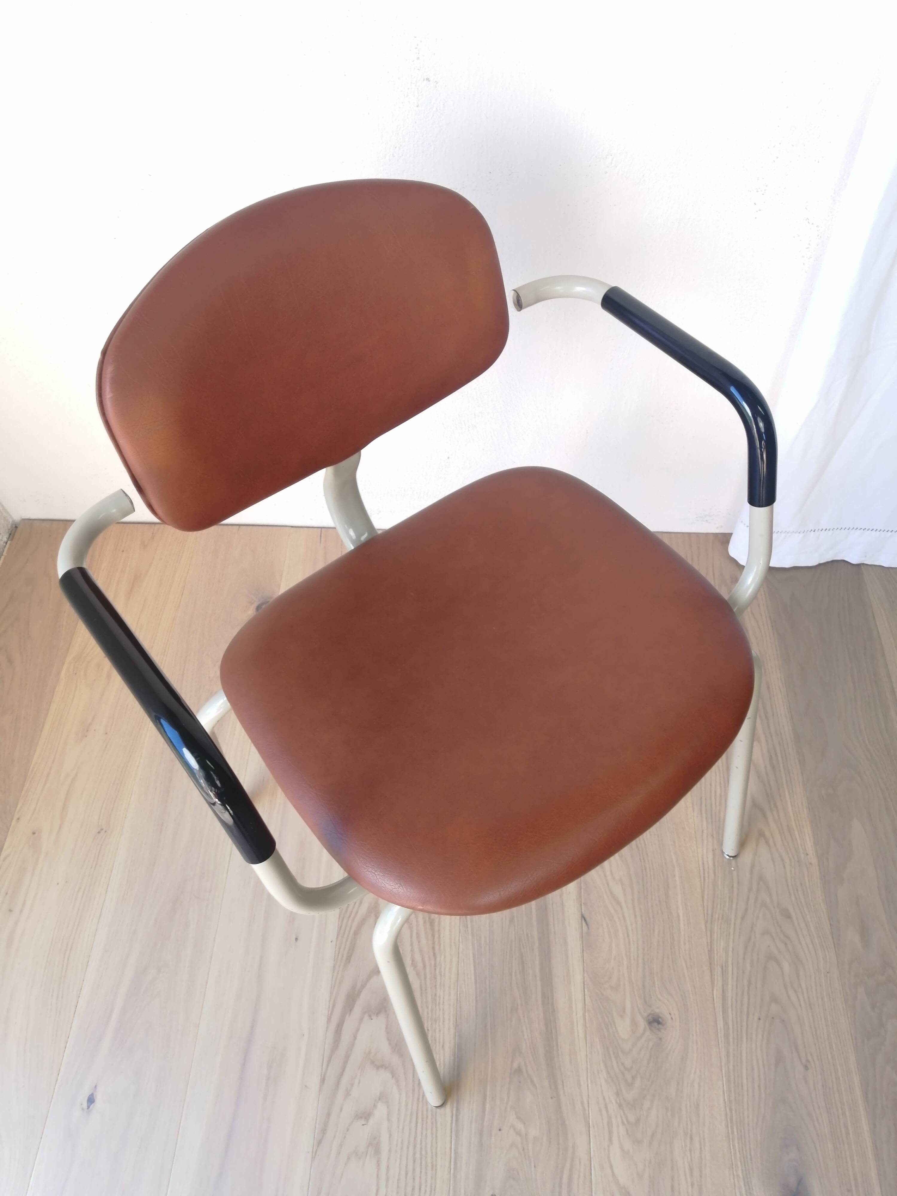 Set of 8 armchairs and chairs 420-44 Strafor-Steelcase