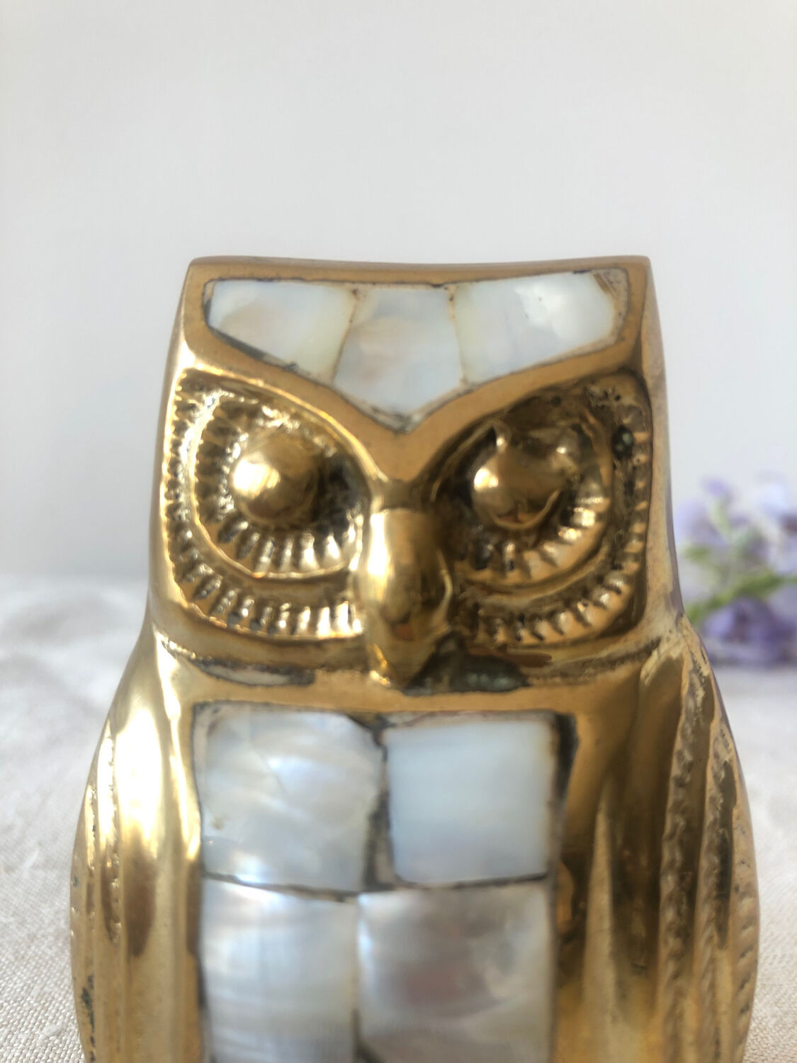 Owls or owls in brass and mother-of-pearl
