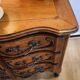 Commode à tiroirs en noyer