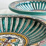 2 plats anciens artisanaux en céramique, assiettes colorées