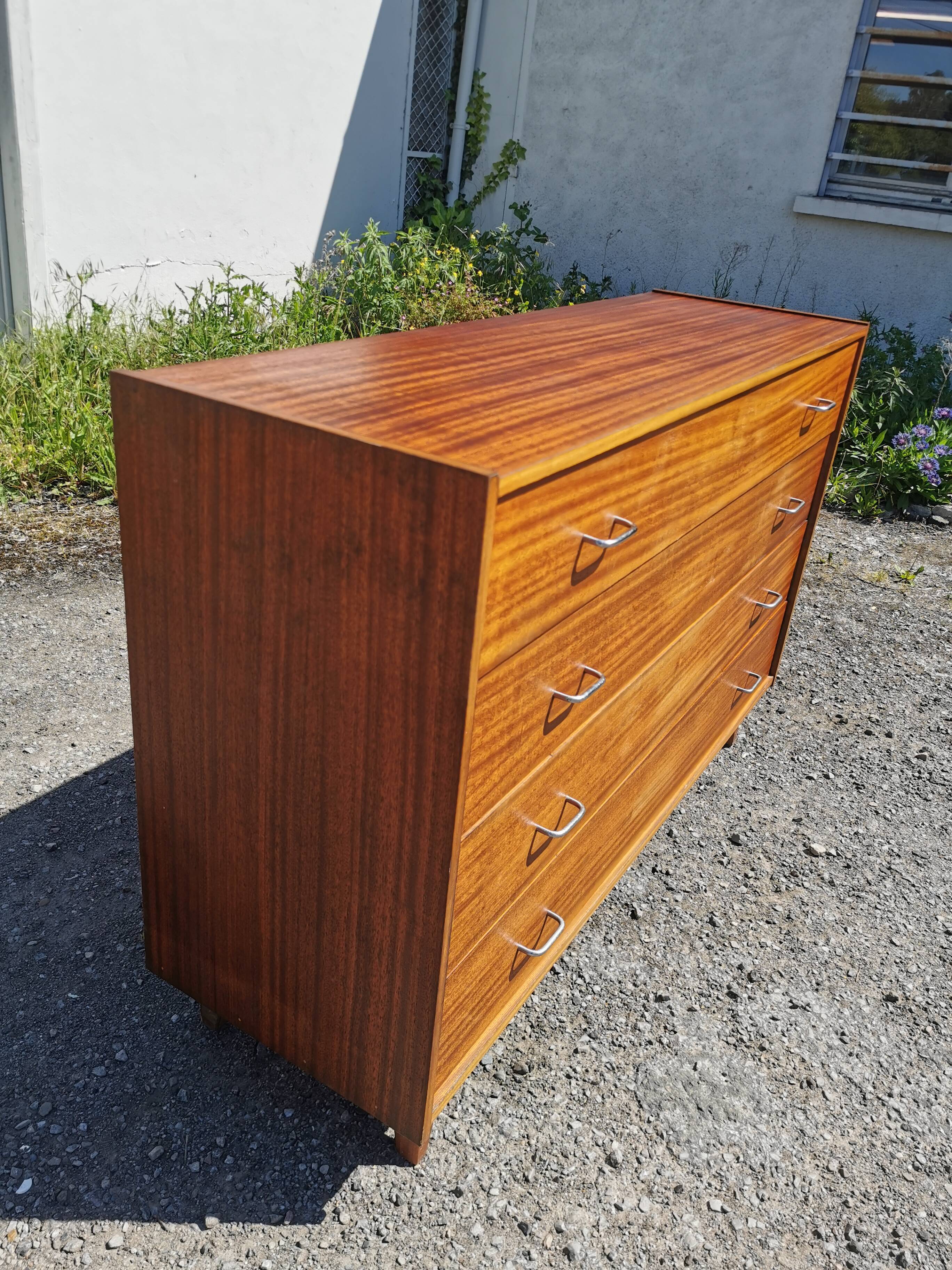 Chest of drawers