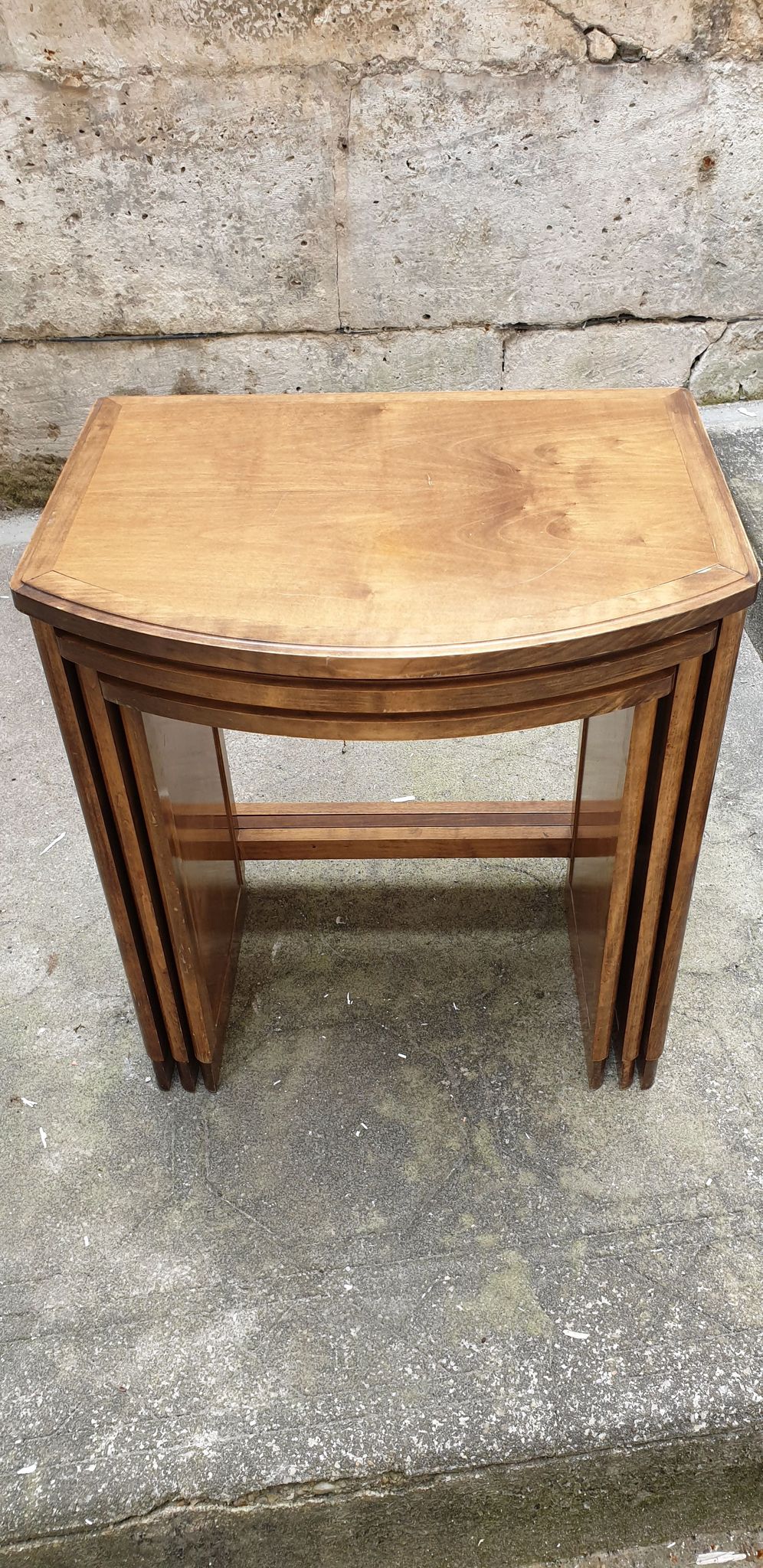 Tables gigognes en bois clair