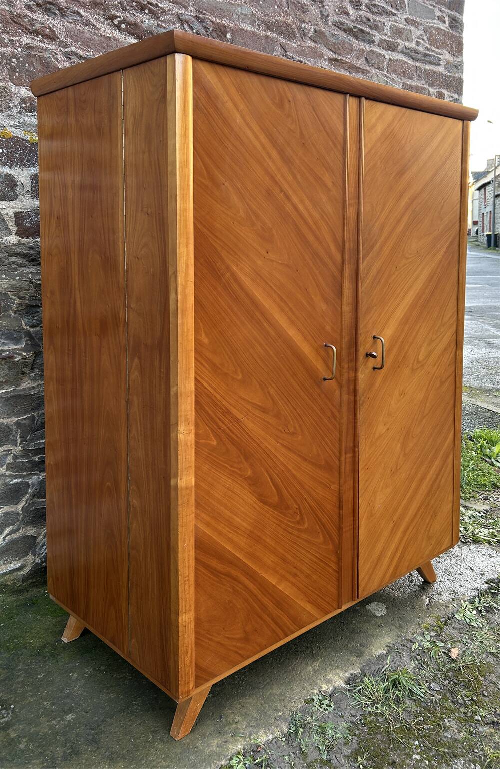 Mid-century wardrobe from the 1960s in wood, with a chevron front and tapered legs.