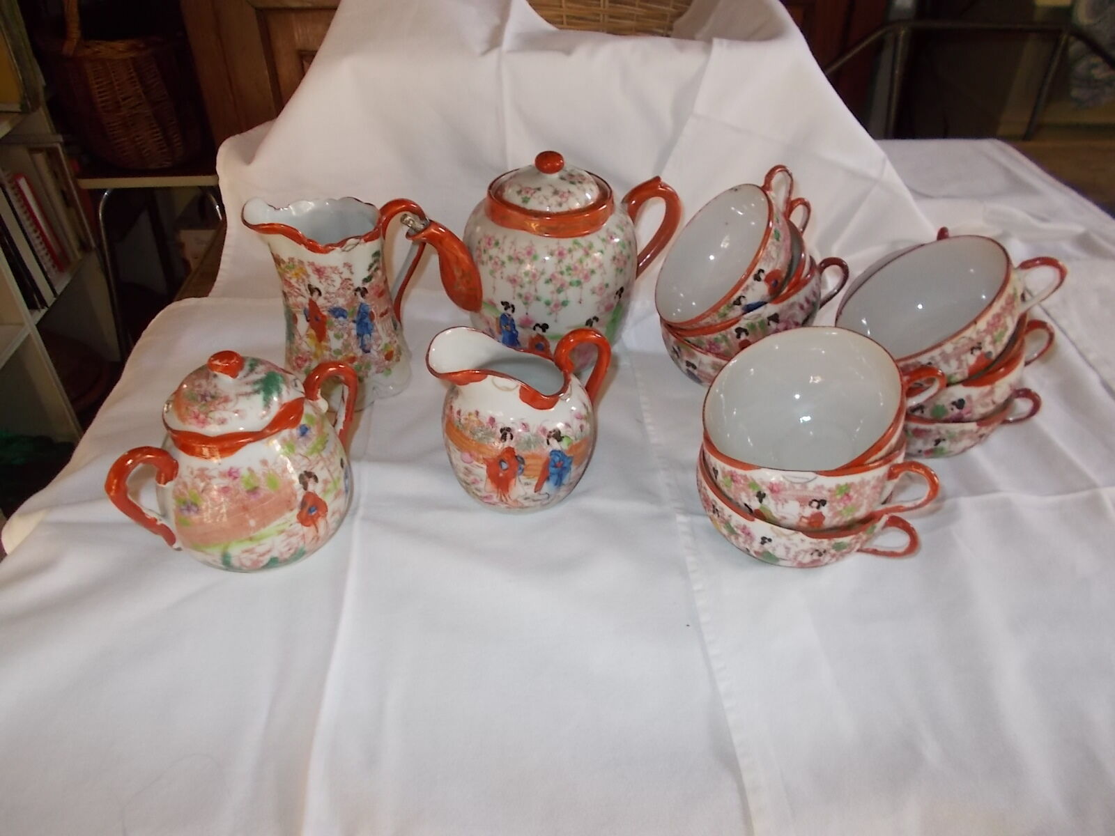 Very fine porcelain maruku china tea service