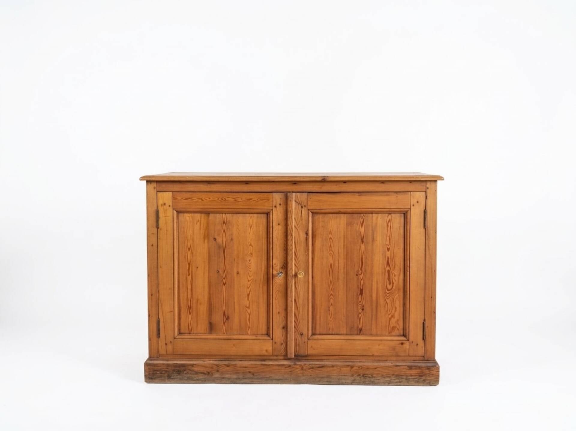 Buffet in Pitchpine, 2 doors, professional furniture.