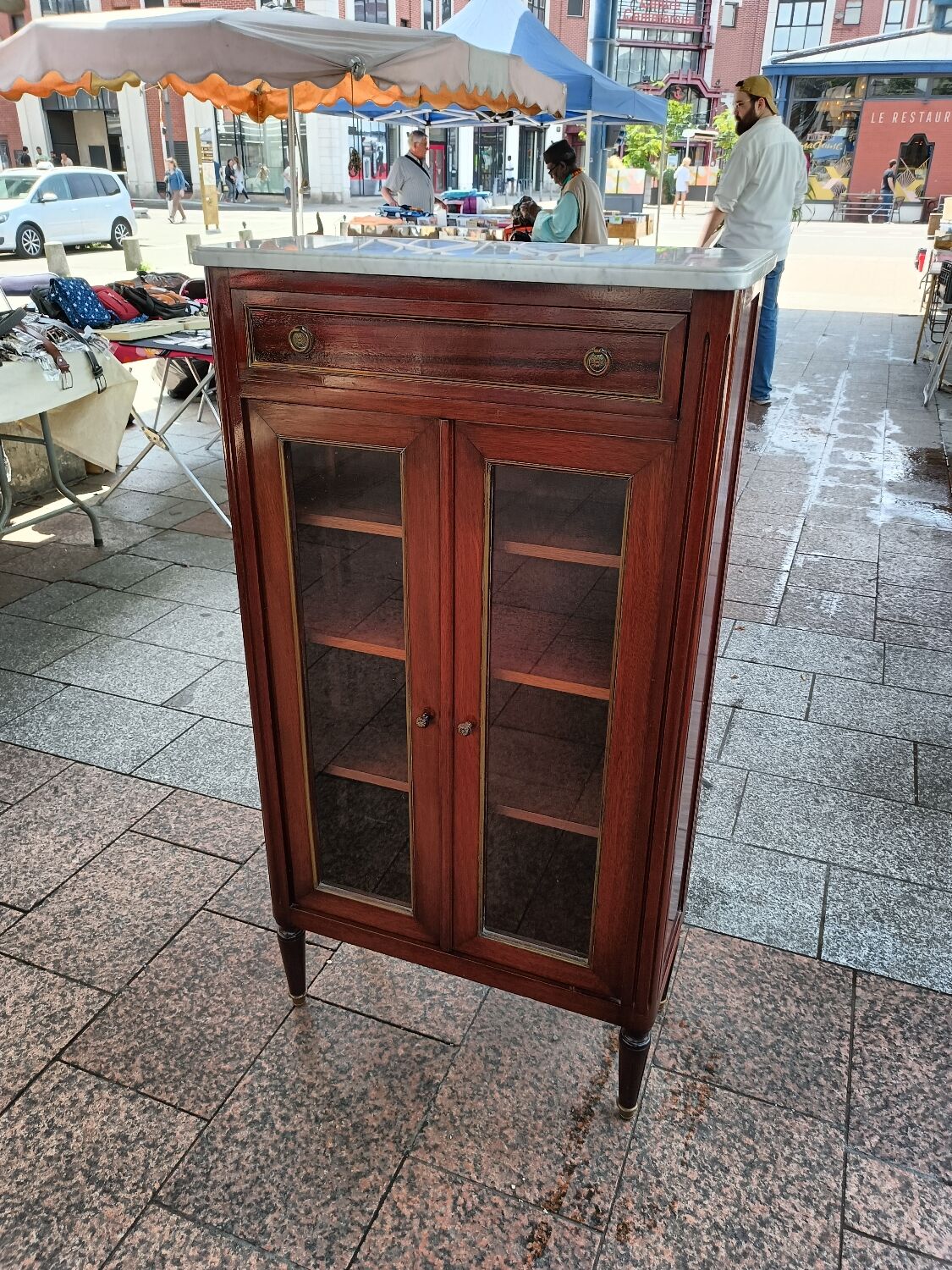 Bookcase forming showcase styleLouis XVI marble top