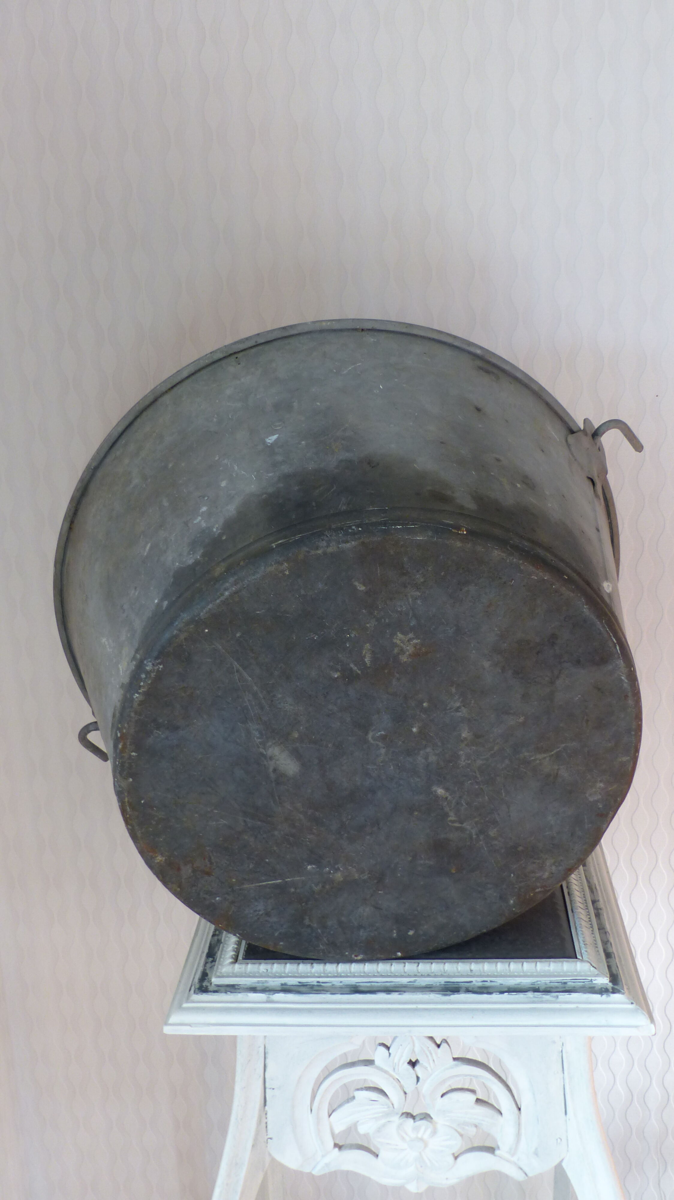 Zinc bucket