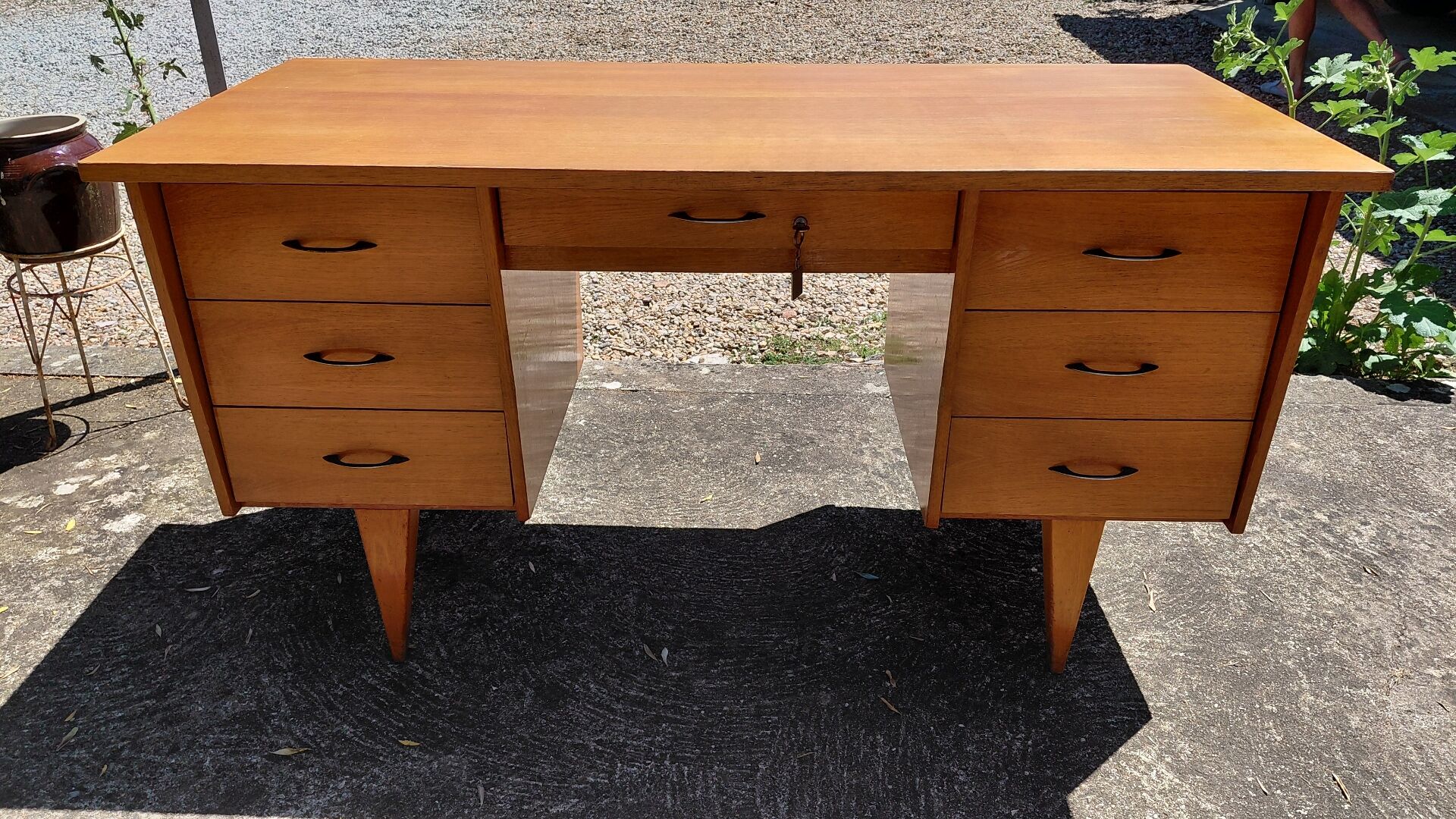Compass leg desk