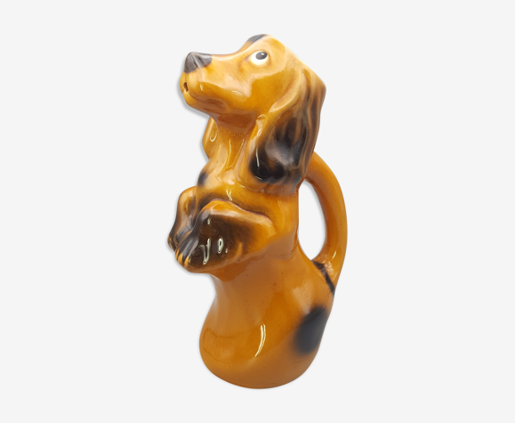 Pichet zoomorphe en forme de chien
