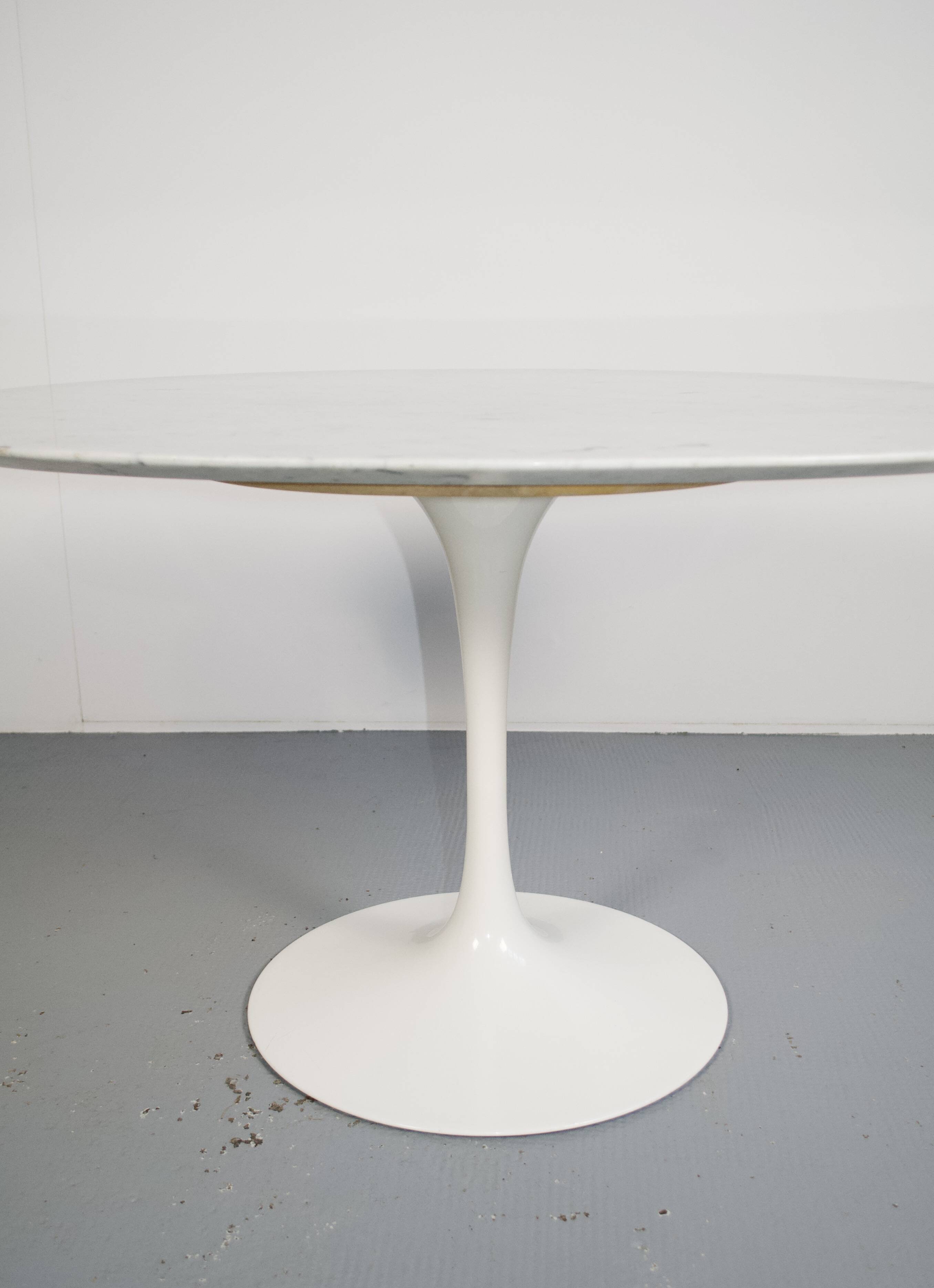 TABLE D'APPOINT MARBRE SAARINEN KNOLL INTERNATIONAL ÉDITEUR