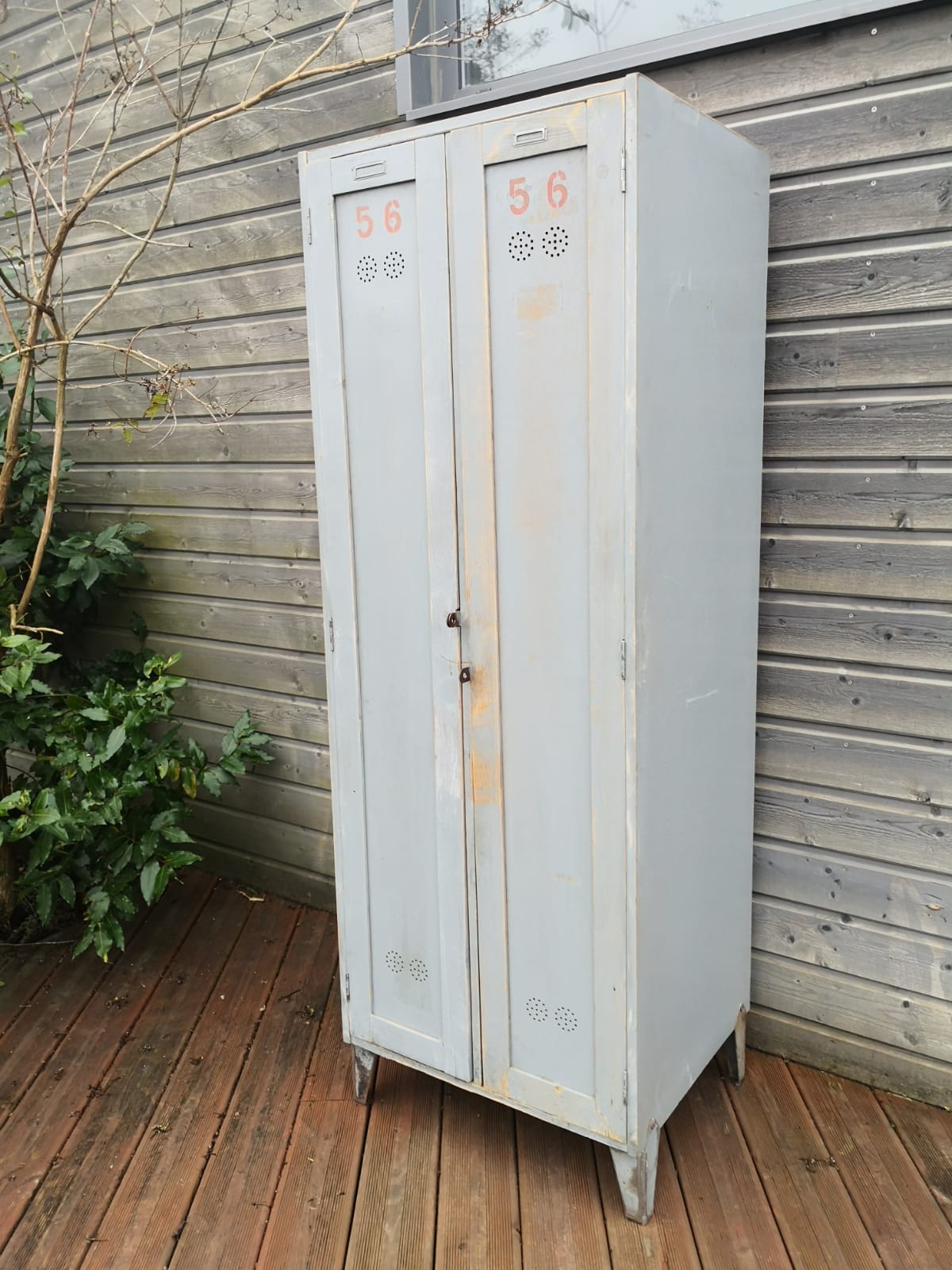 Vestiaire industriel vintage en bois