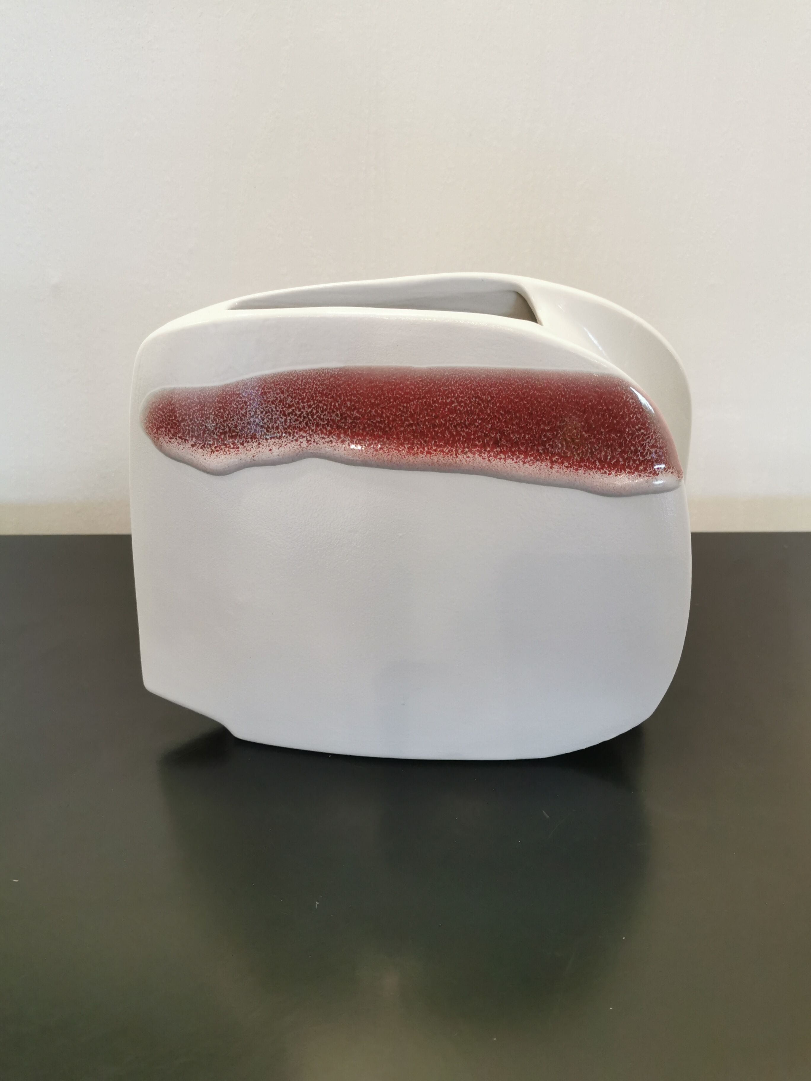 Virebent geometric vase