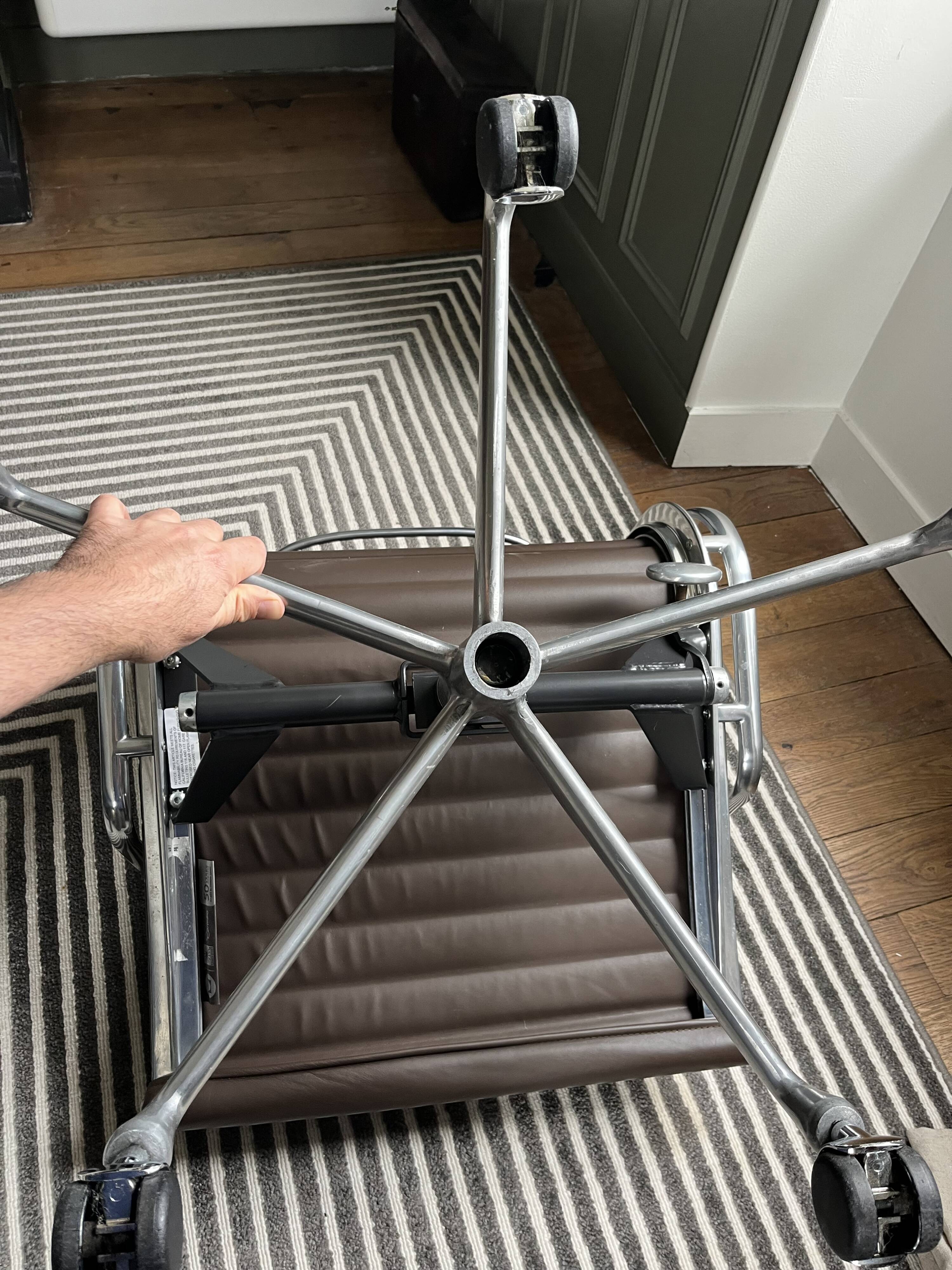 Herman Miller Office Chair – Executive Model from the Aluminum Group