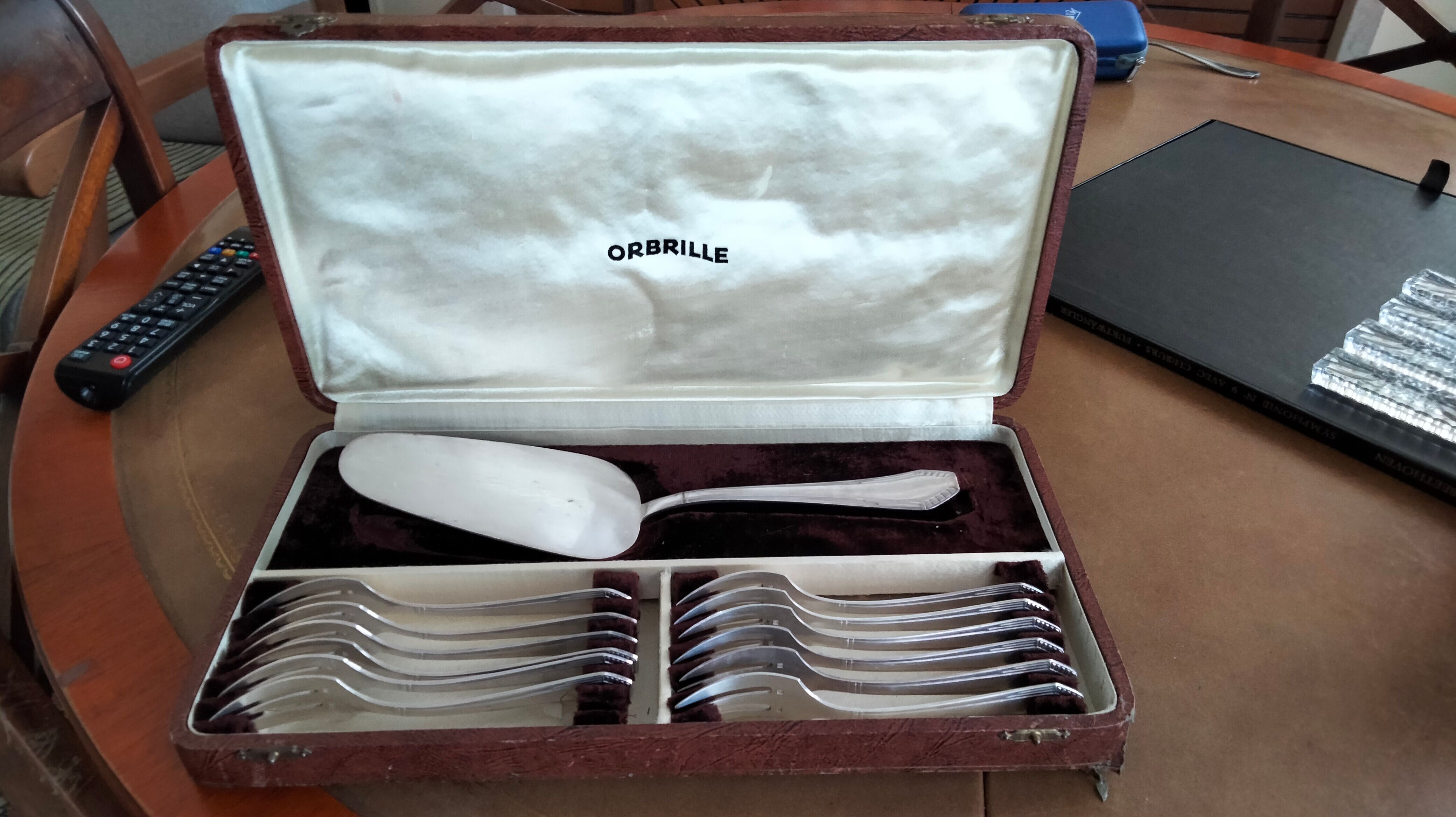 12 cutting cake forks and silver metal pie shovel Orbrille