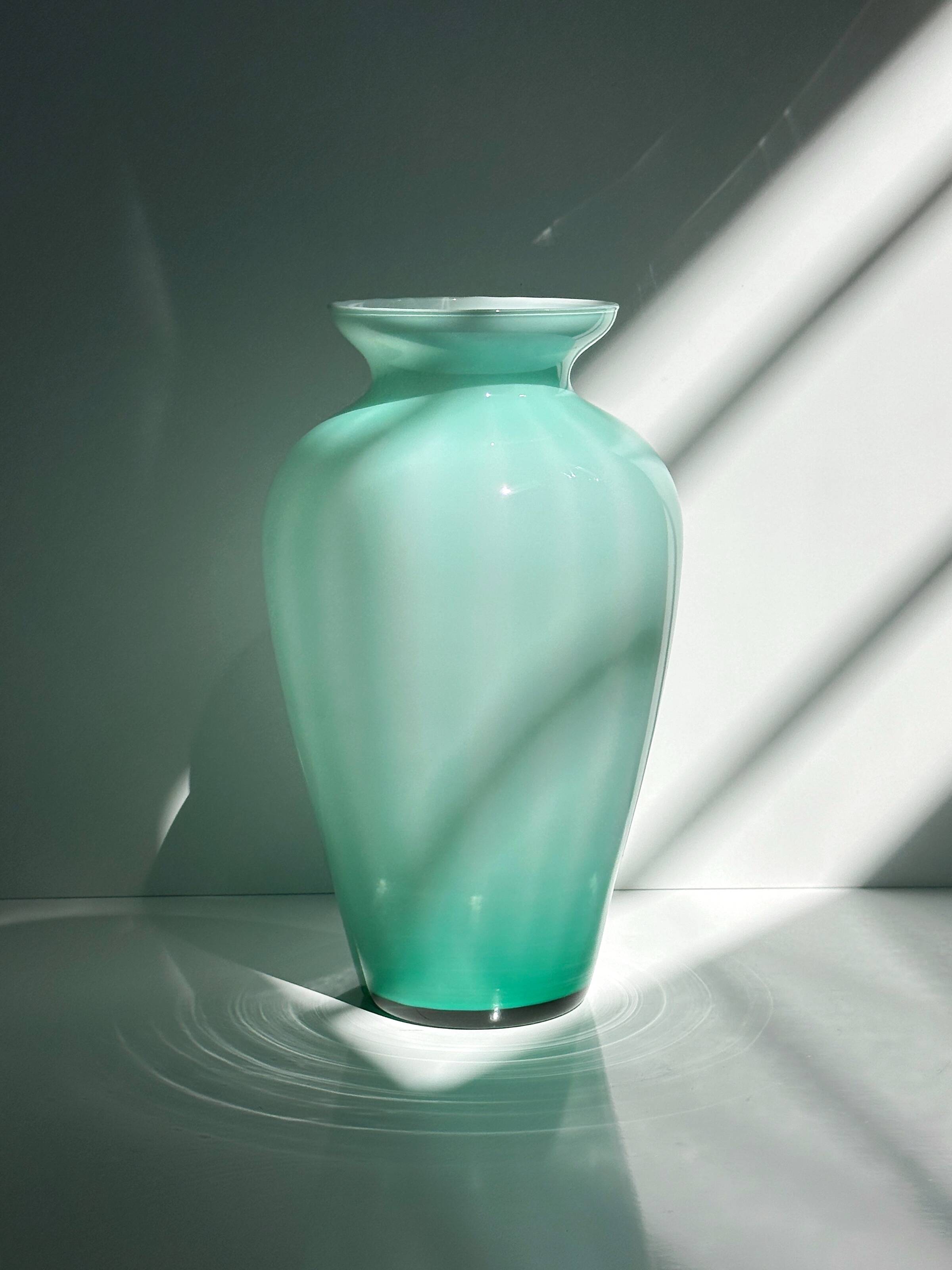 Gruppo Vittorio Milk Glas Swirl Murano Vase Mint Green / Turquoise
