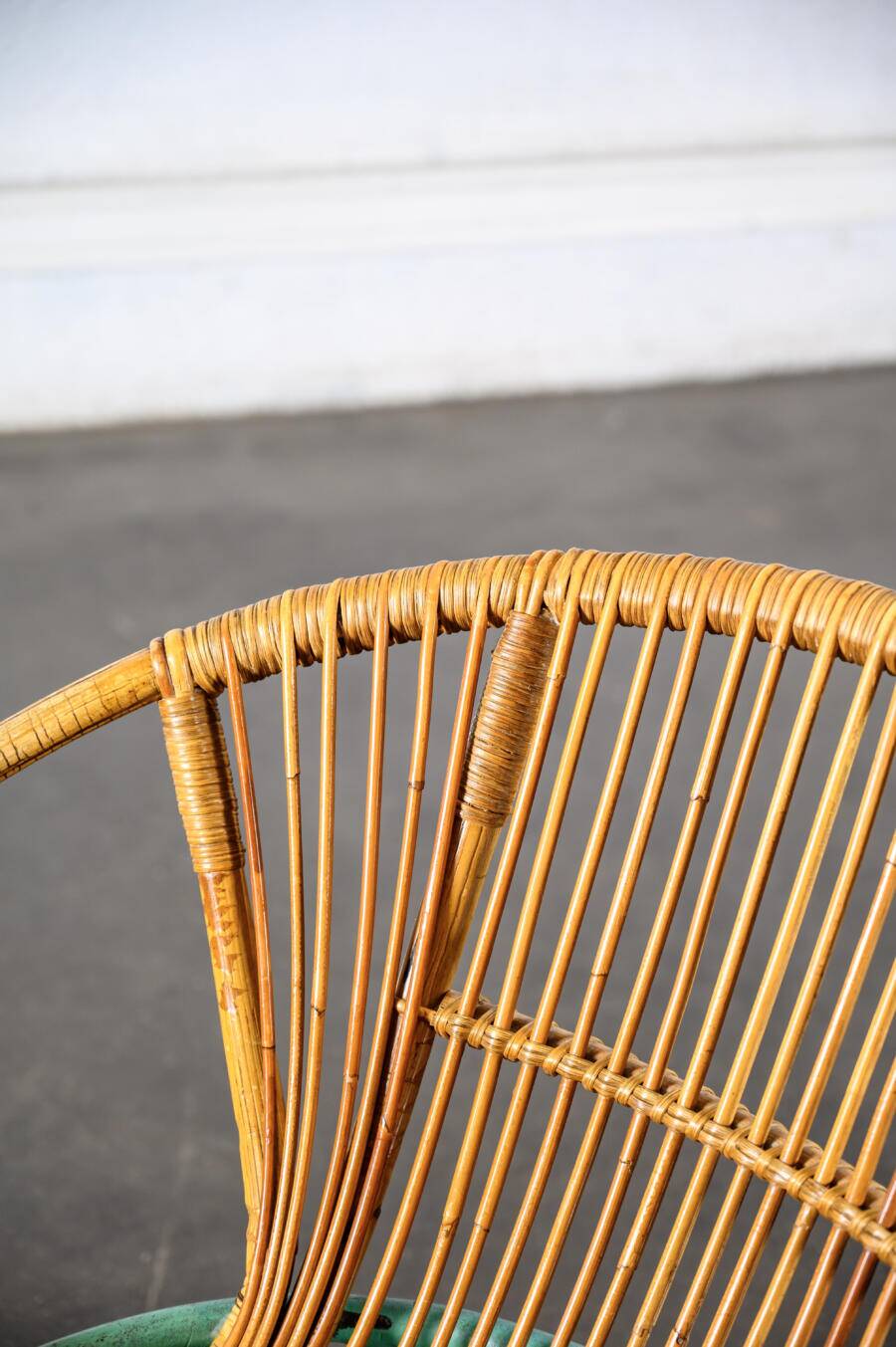 Fauteuil en rotin pieds métal vert