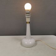 Lampe de table Le Klint, verre opalin blanc laiteux, dessus en laiton, modèle 311