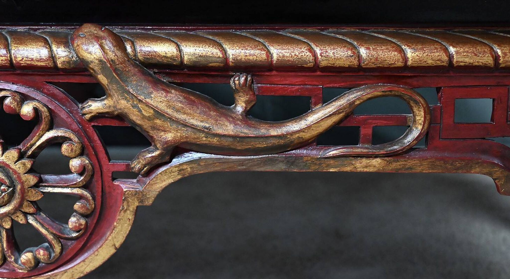Grande Table Basse Impériale avec plateau de verre, Chine – XXe